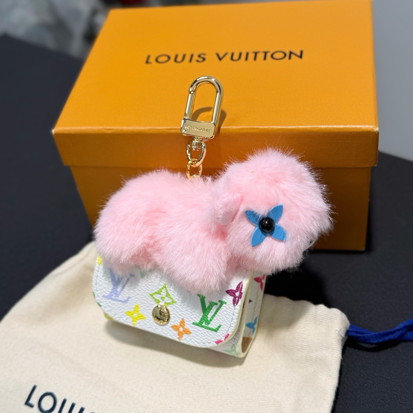 Брелок женский Louis Vuitton LV Cute Capybara розового цвета
