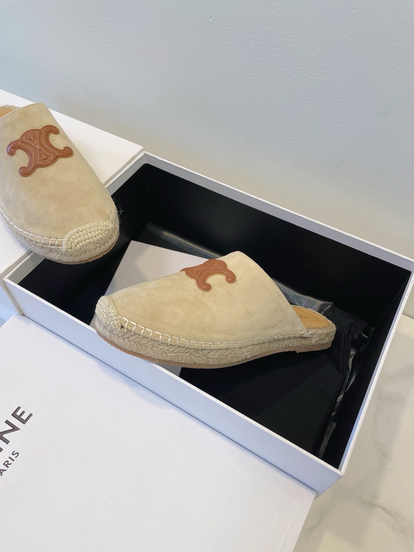 Мюли женские Celine бежевого цвета