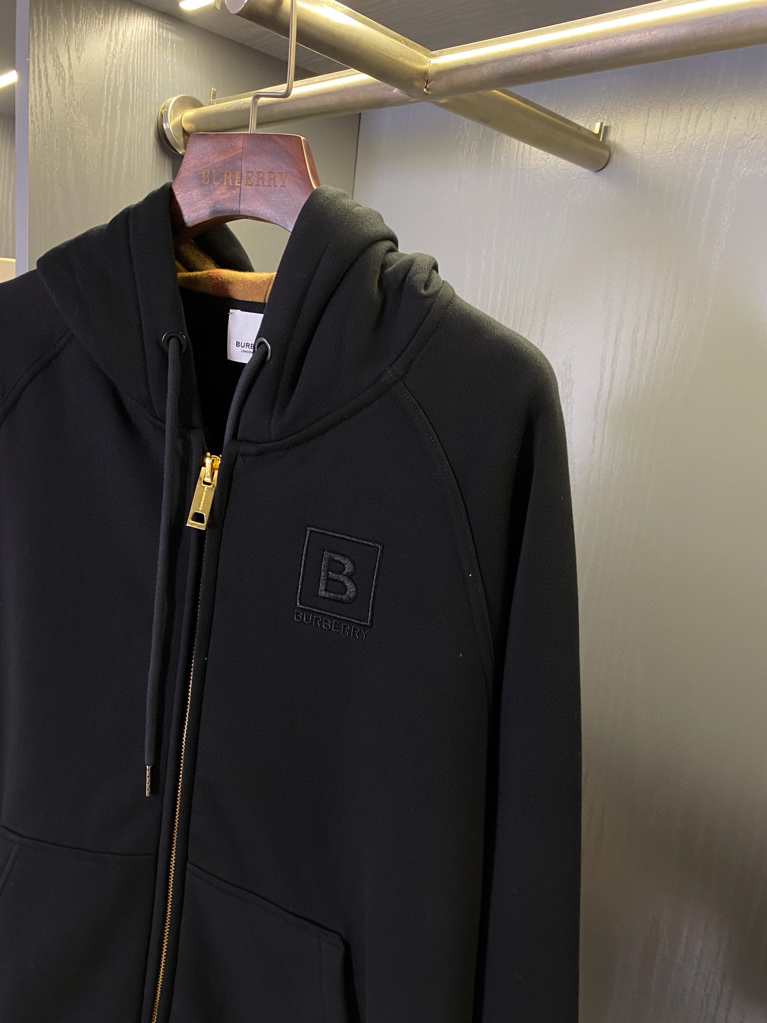 Худи унисекс в стиле Burberry из плотного футера с вышивкой чёрного цвета