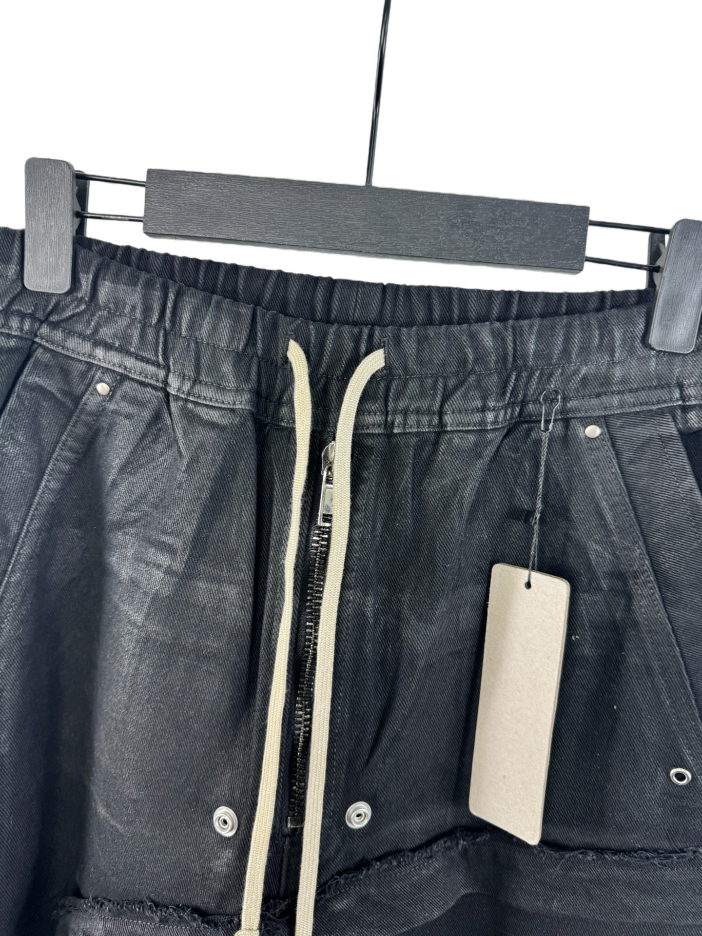 Брюки унисекс в стиле Rick Owens DRKSHDW Hollywood Imbalanced Double Cargo Jumbo Belas тёмно-графитового цвета 