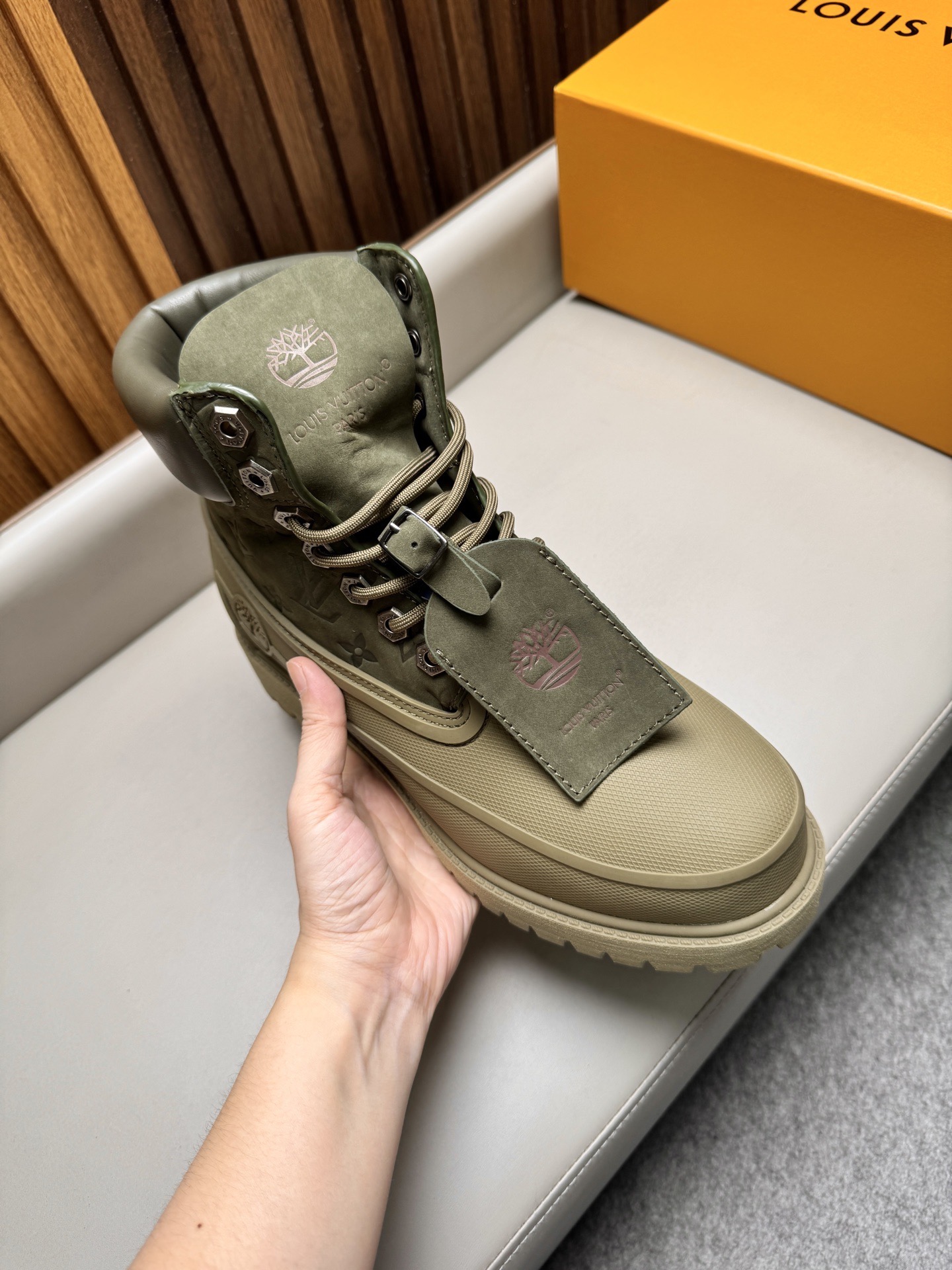 Ботинки мужские Louis Vuitton LV Remix Combat Boot цвета хаки