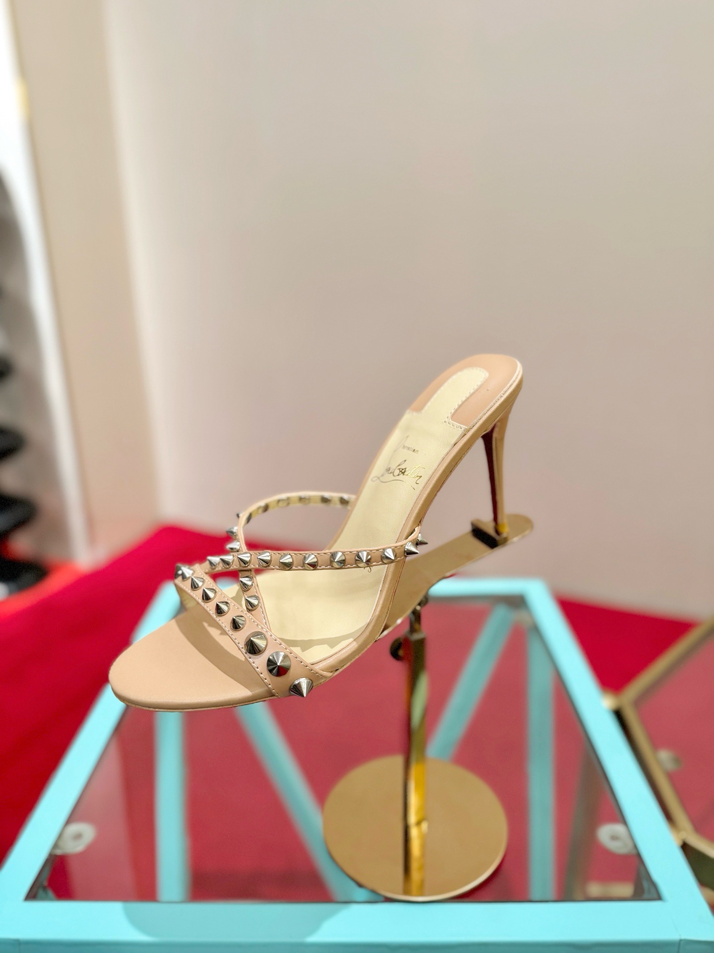 Мюли женские в стиле Christian Louboutin So Kate бежевого цвета