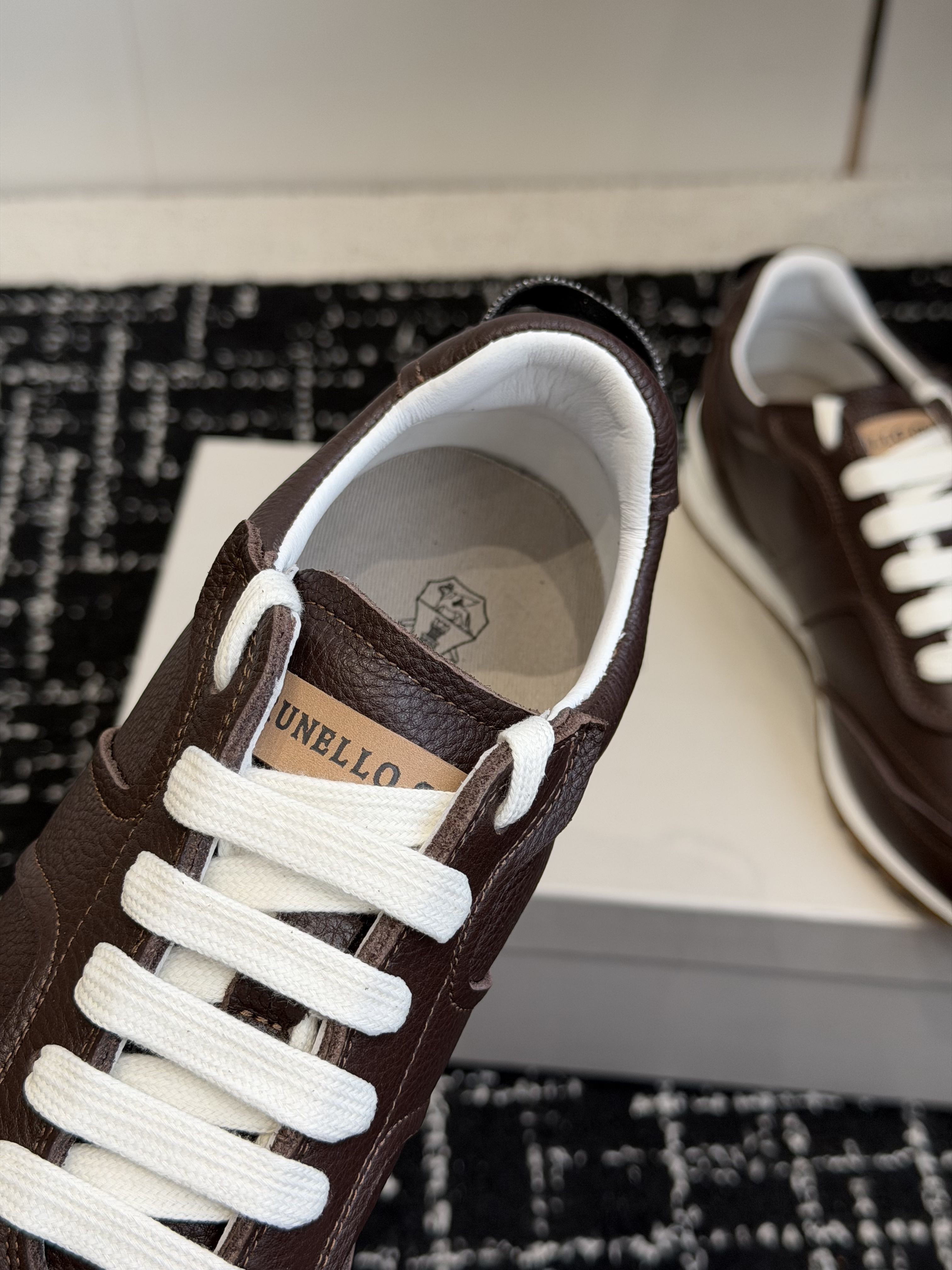 Кроссовки женские в стиле Brunello Cucinelli коричневого цвета