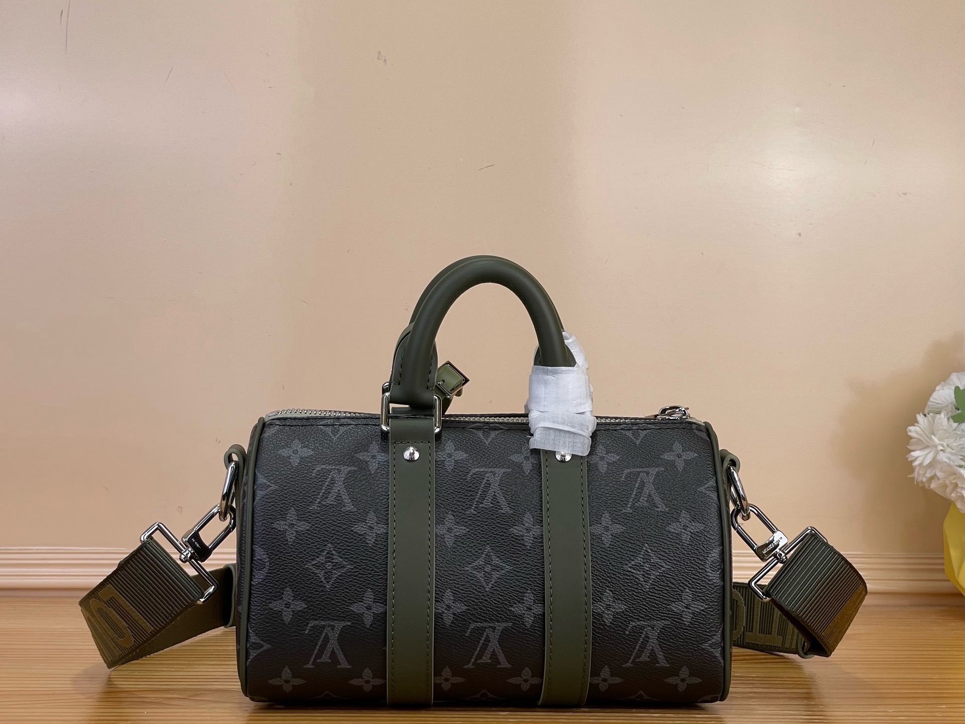 Сумка мужская Louis Vuitton Keepall Bandoulière 25 чёрно-зелёного цвета