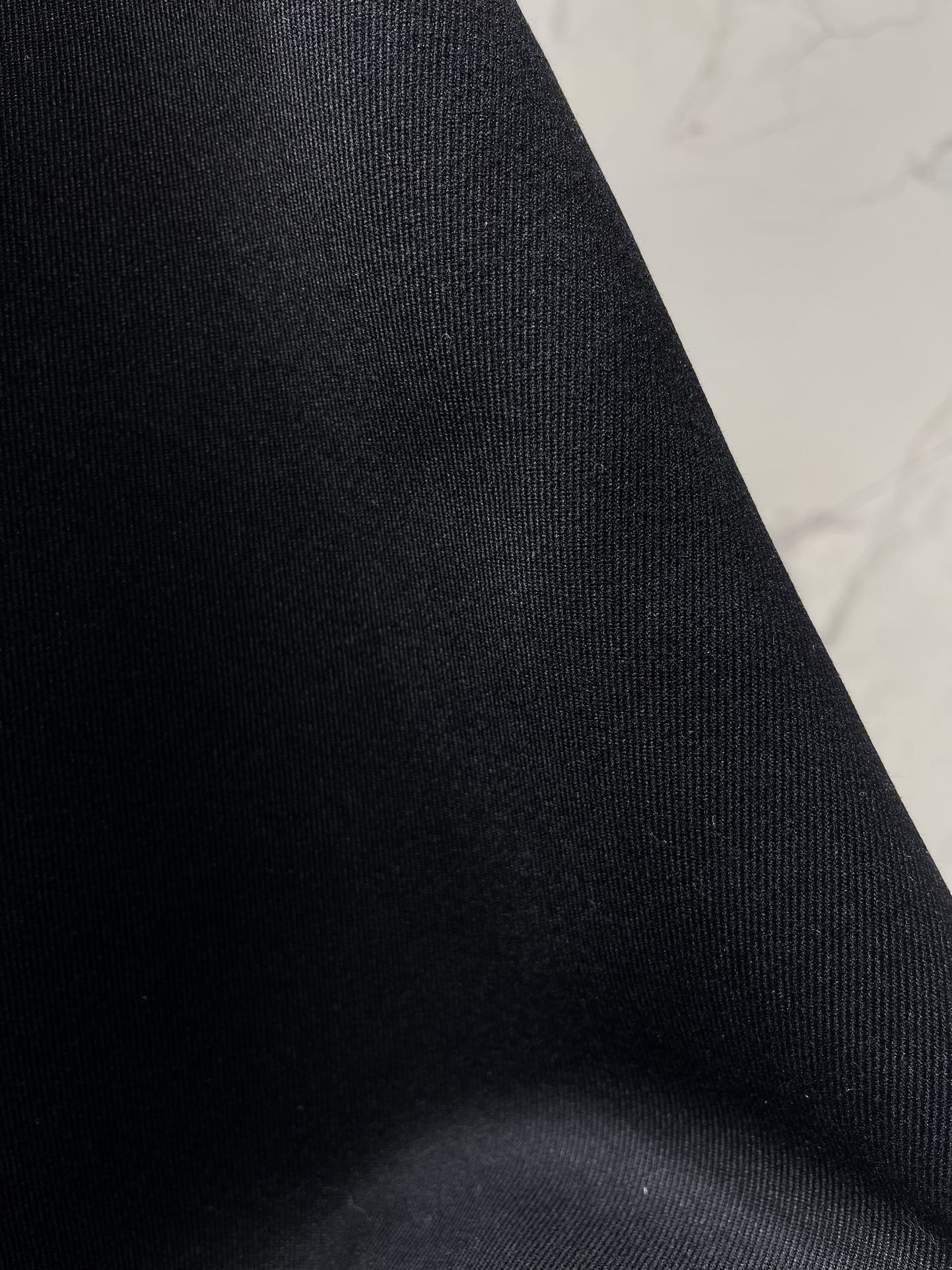 Юбка женская в стиле Saint Laurent с разрезом черного цвета