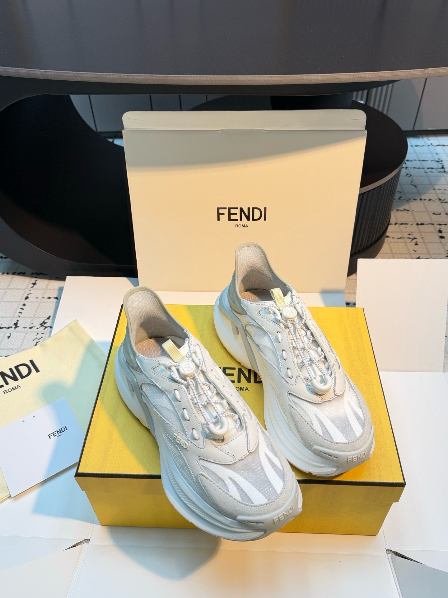 Кроссовки женские в стиле Fendi F-Light светло-серого цвета