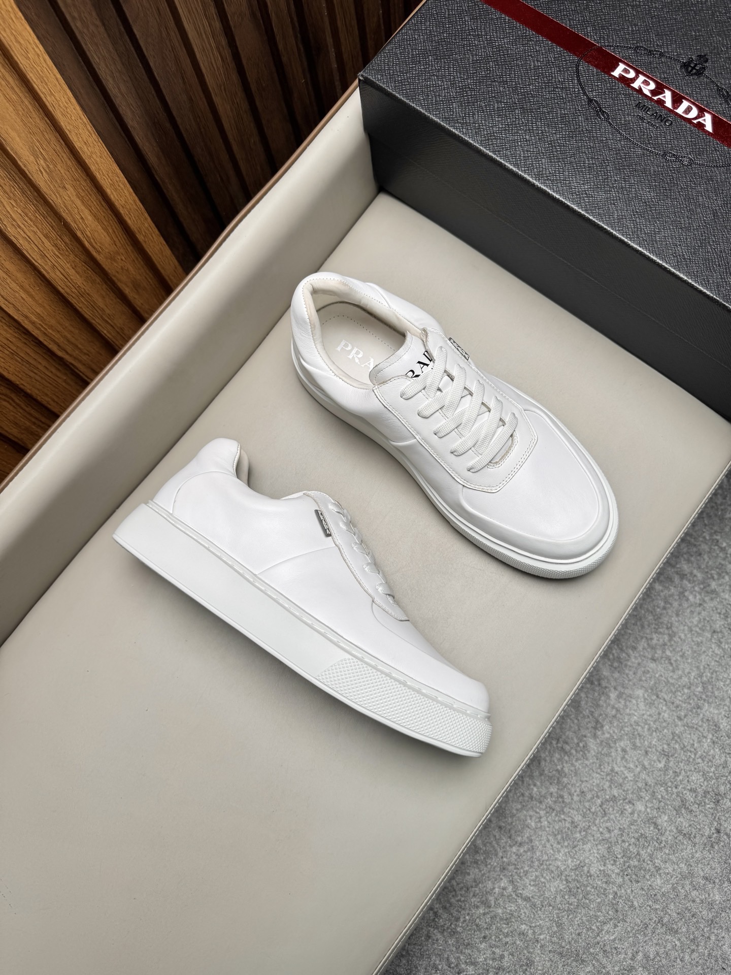 Кроссовки мужские в стиле Prada белого цвета