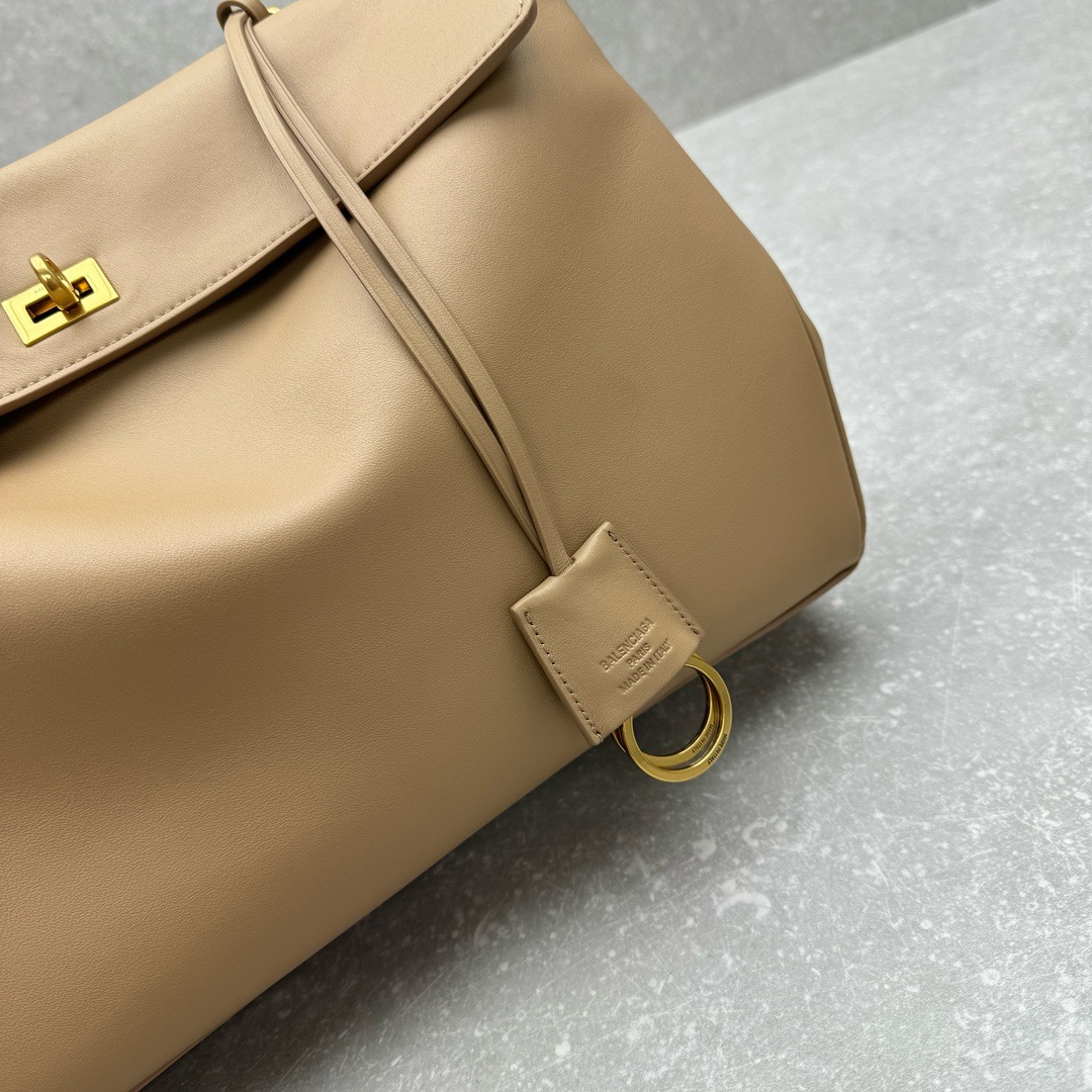 Сумка женская в стиле Balenciaga Rodeo цвета молочный чай