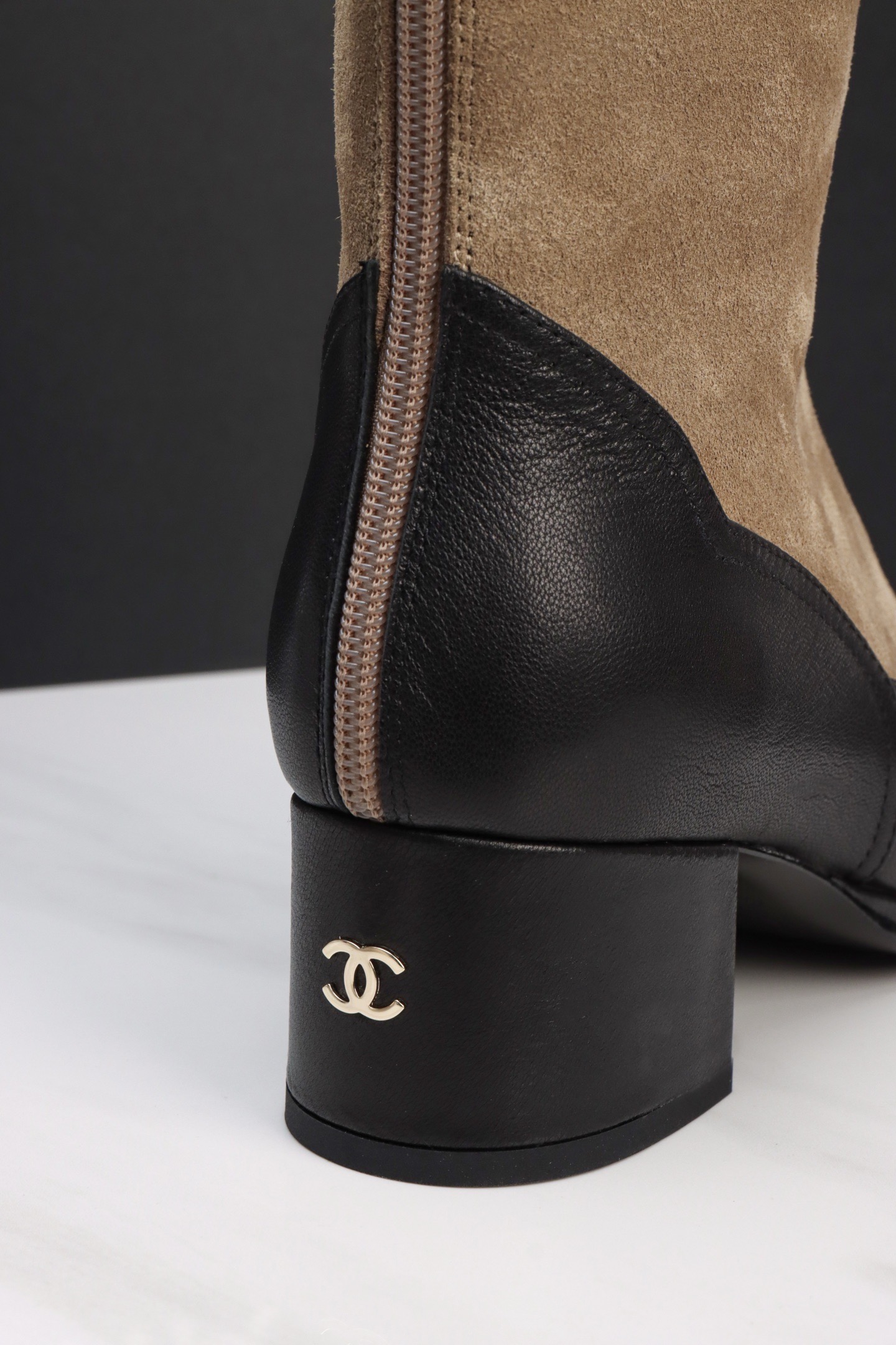 Сапоги женские Chanel Riding Boots бежево-чёрного цвета