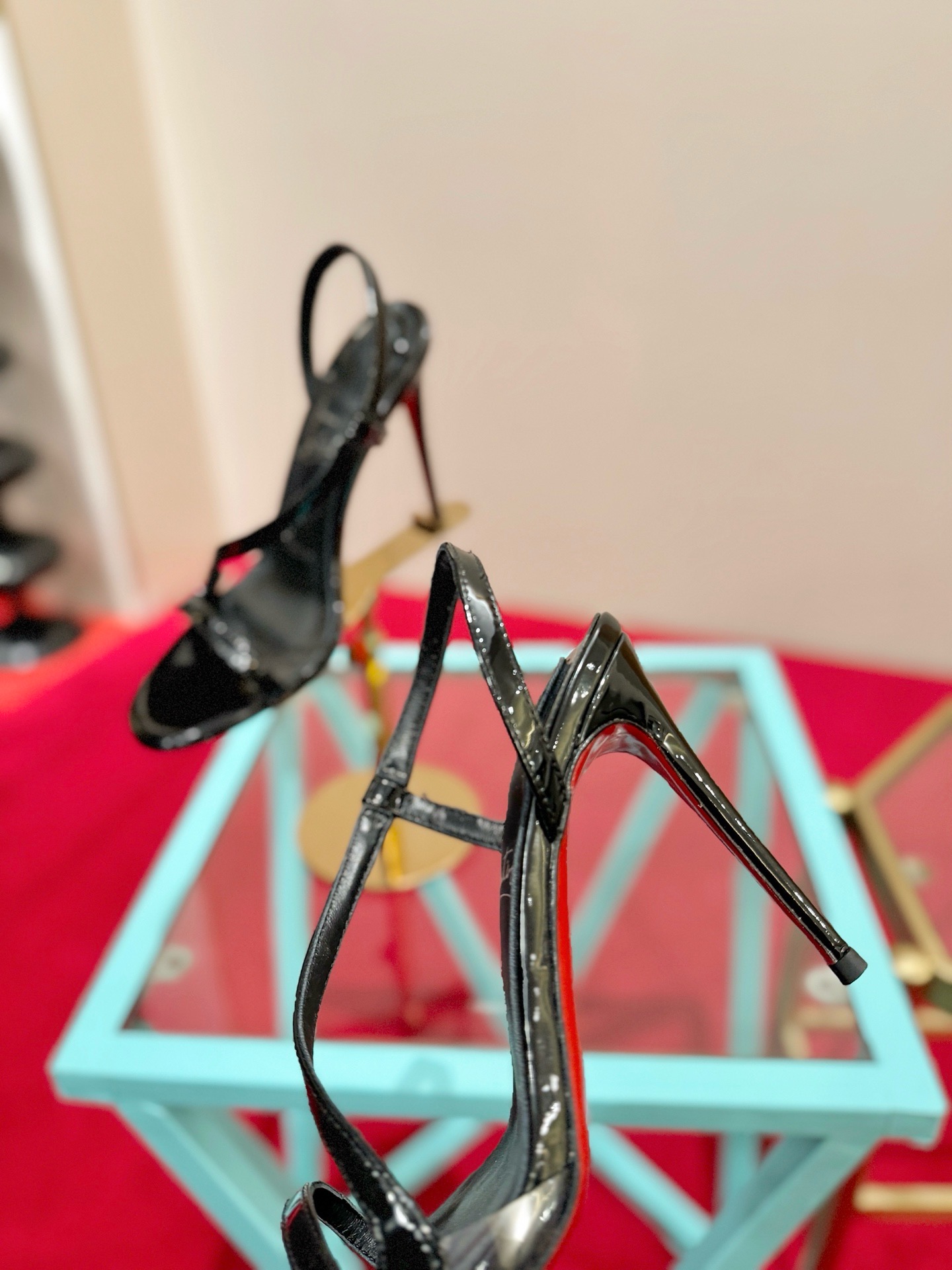 Босоножки женские Christian Louboutin чёрного цвета