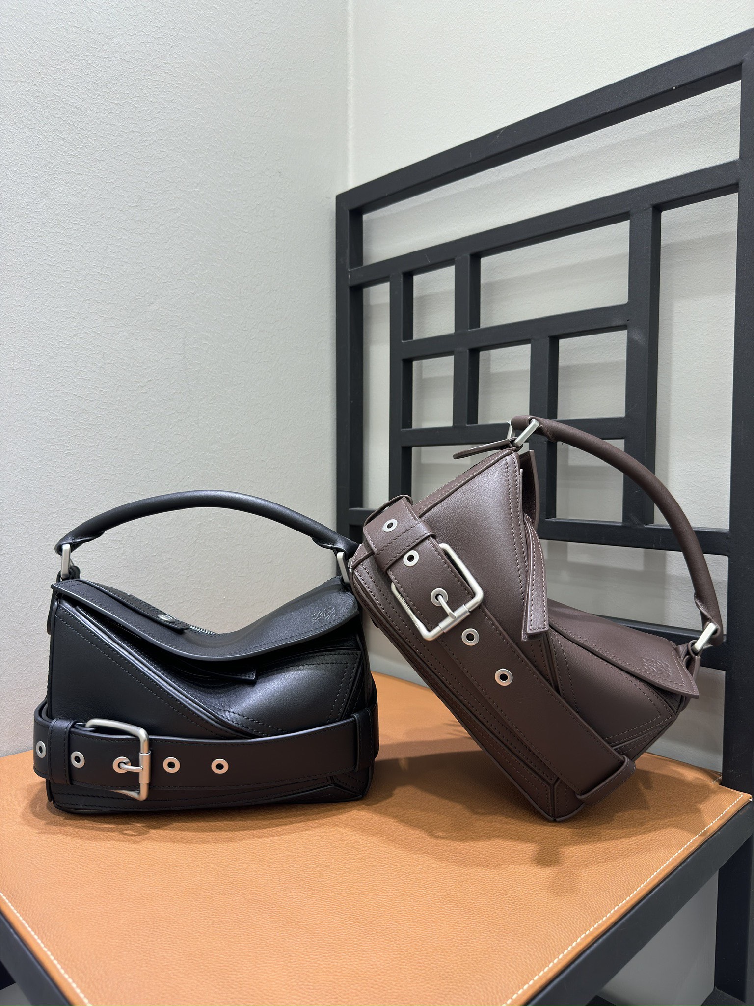 Сумка женская в стиле Loewe Biker Puzzle коричневого цвета