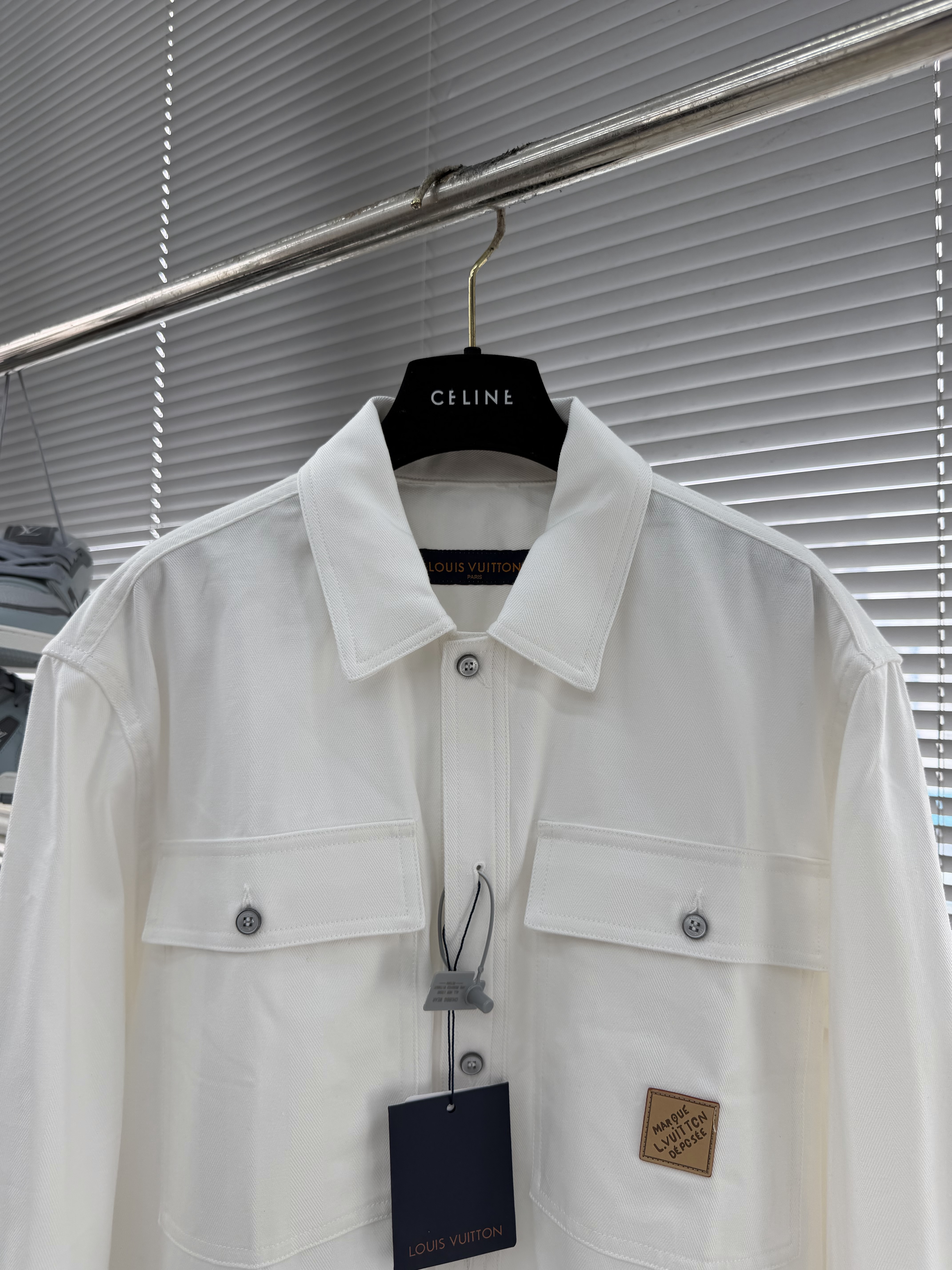 Рубашка мужская в стиле Louis Vuitton прямого кроя с вышивкой и принтом