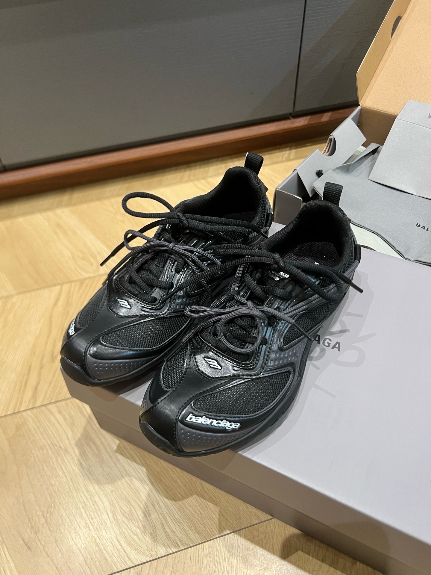 Кроссовки Balenciaga Radar чёрного цвета с серыми вставками