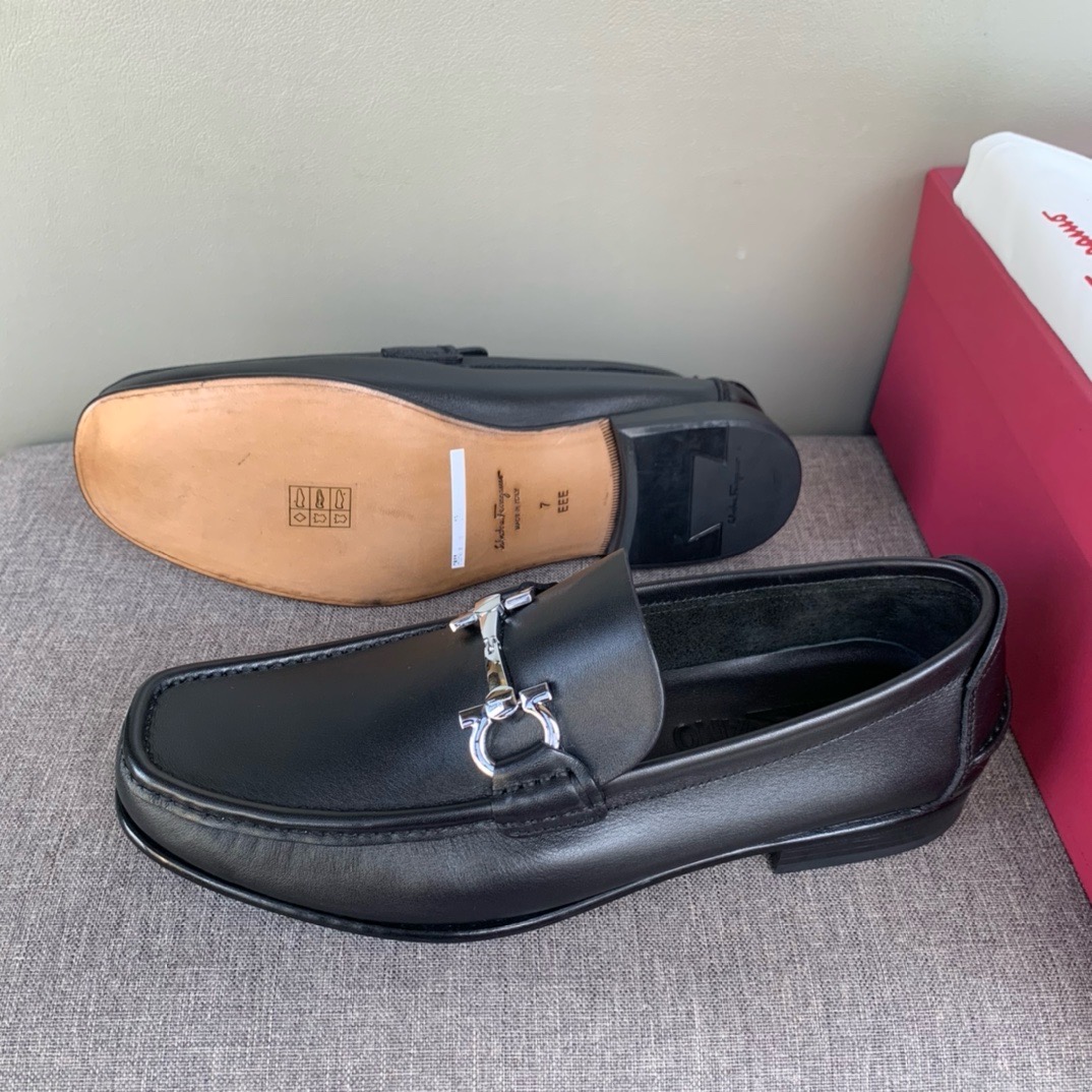 Лоферы мужские в стиле Salvatore Ferragamo черного цвета