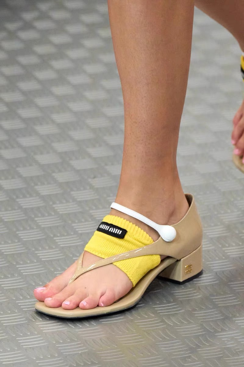 Носки женские в стиле Miu Miu укороченные с вышивкой (1 пара)