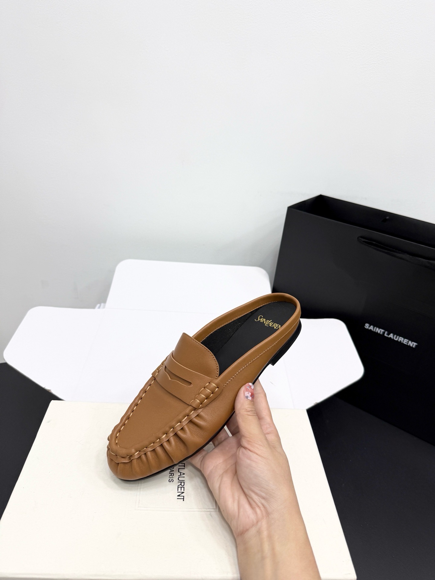 Мюли-лоферы женские в стиле Saint Laurent Le Loafer карамельного цвета
