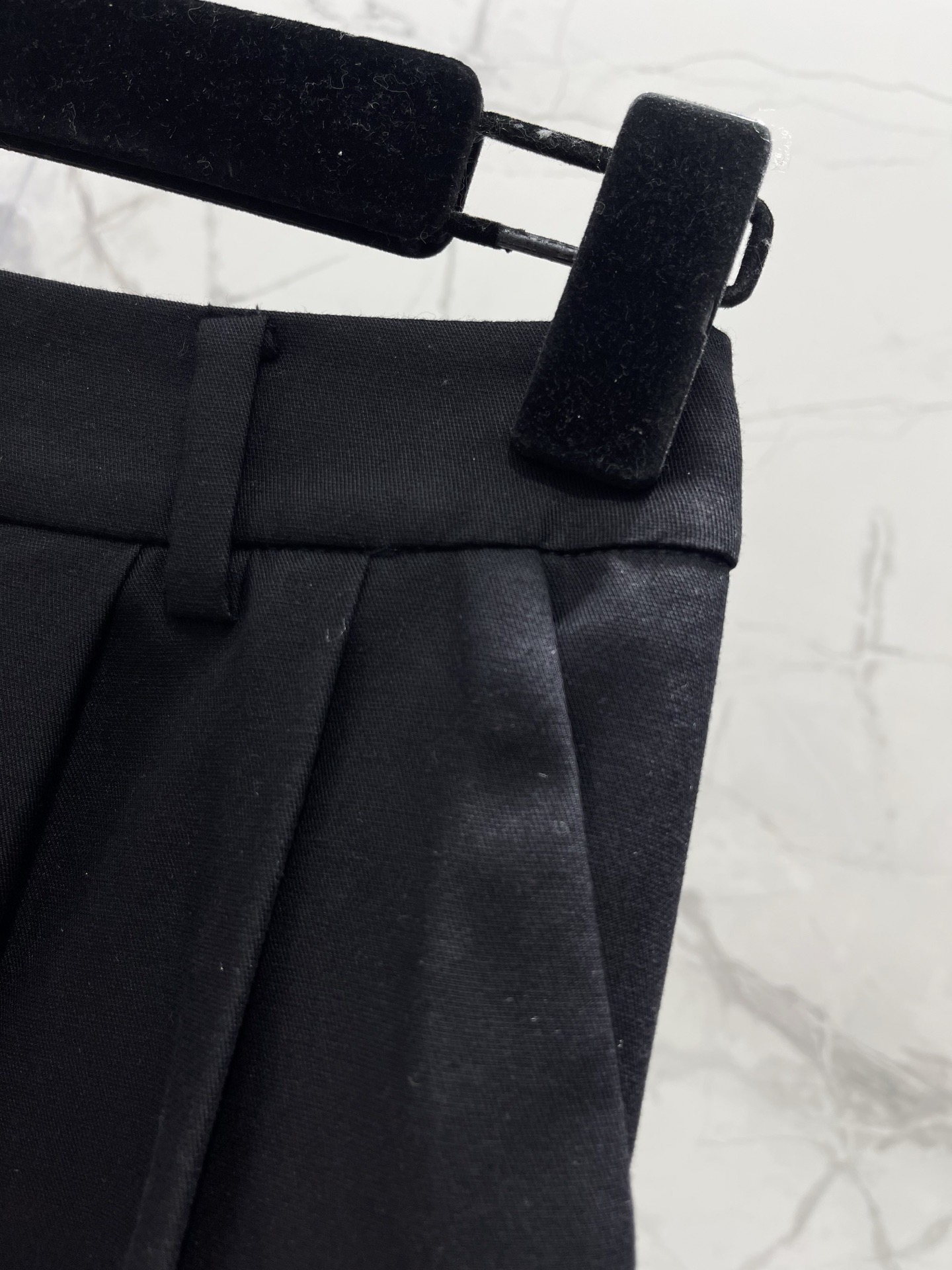 Брюки женские в стиле Chanel чёрного цвета широкого кроя