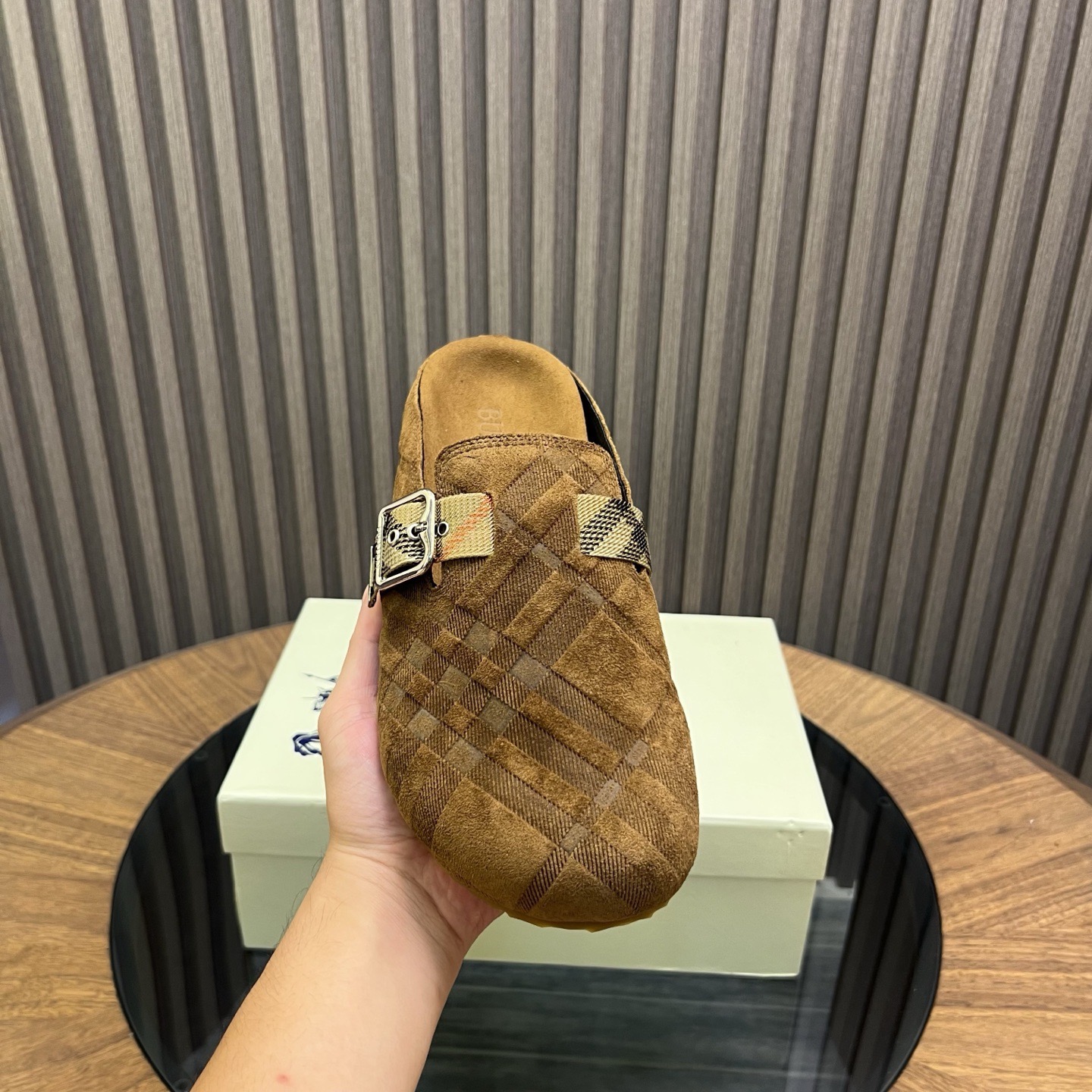 Мюли мужские в стиле Burberry рыжего цвета с фирменной клеткой