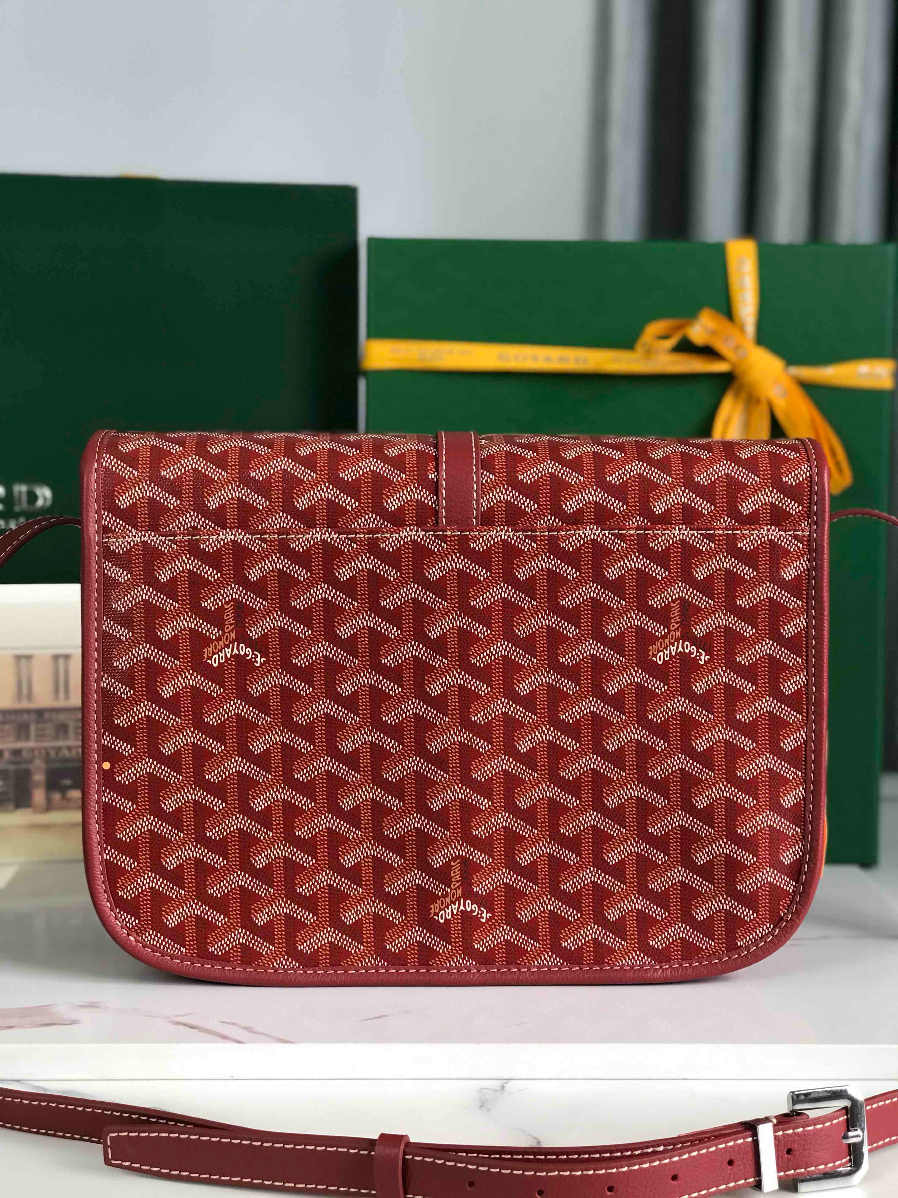 Сумка женская Goyard Belvédère II красного цвета