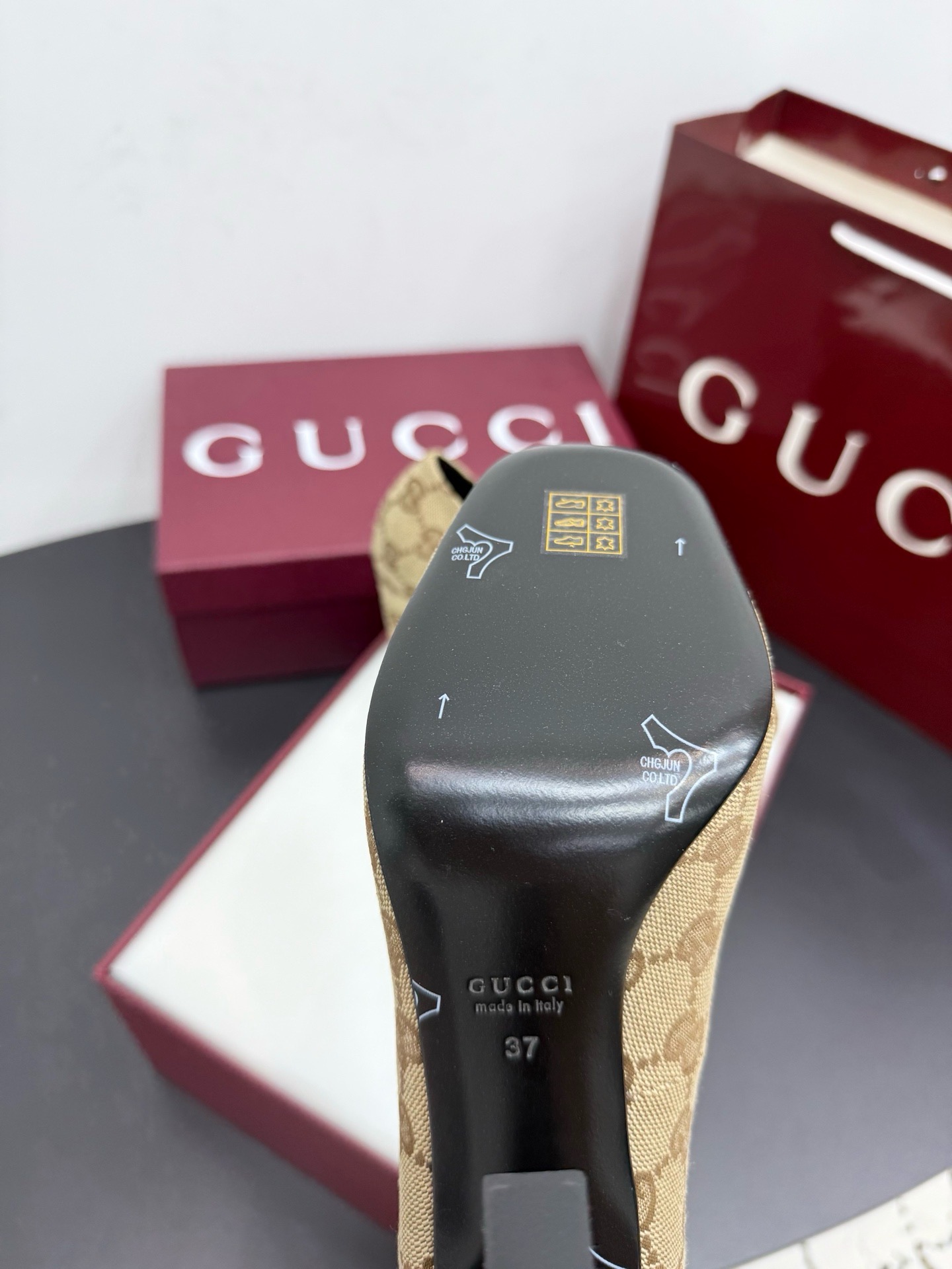 Туфли женские в стиле Gucci Horsebit бежево-коричневого цвета