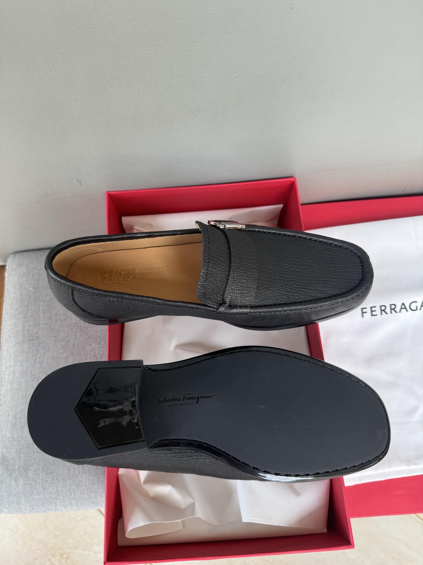 Лоферы мужские в стиле Ferragamo Gancini из натуральной кожи черного цвета