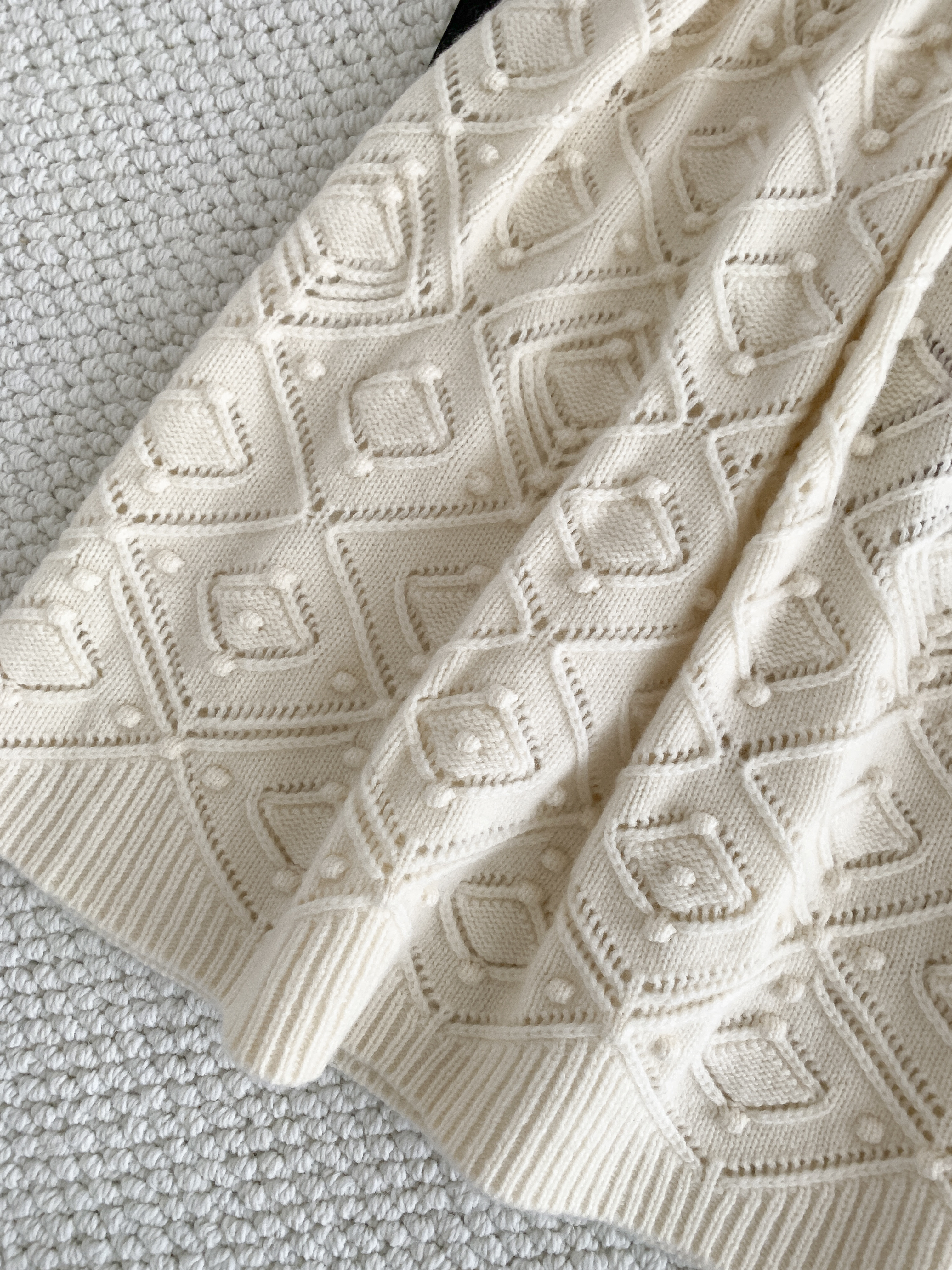 Юбка женская в стиле Loro Piana из кашемира с фактурной вязкой молочного цвета