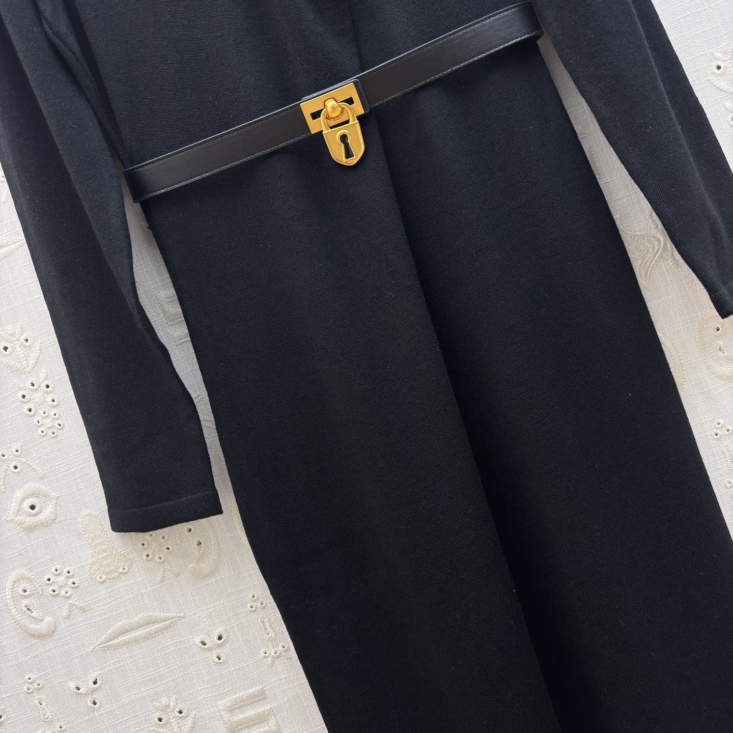 Платье женское Schiaparelli с асимметричной застёжкой и поясом чёрного цвета