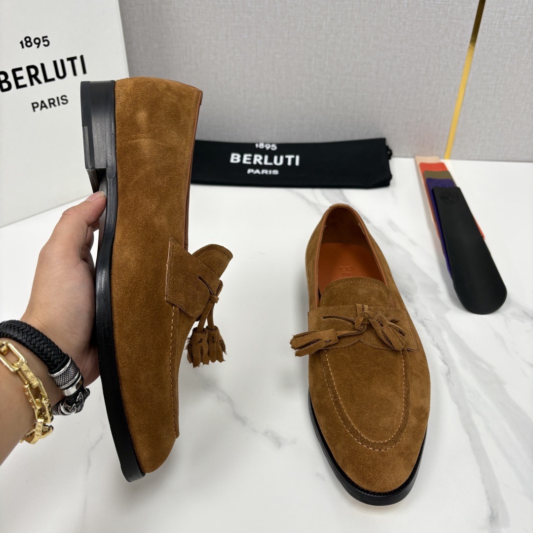 Лоферы мужские в стиле Berluti Lorenzo из натуральной замши коричневого цвета