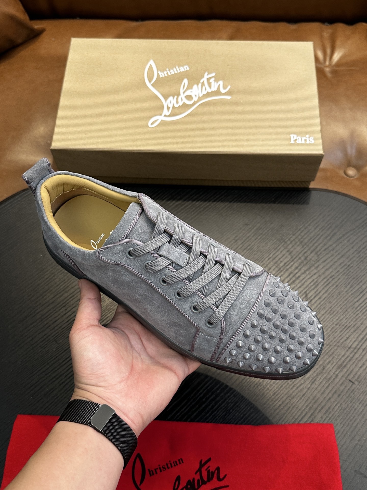 Кроссовки мужские в стиле Christian Louboutin серого цвета с шипами