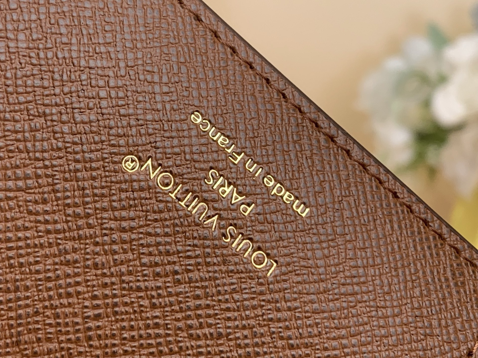 Обложка унисекс для паспорта в стиле Louis Vuitton Monogram Donuts коричневого цвета