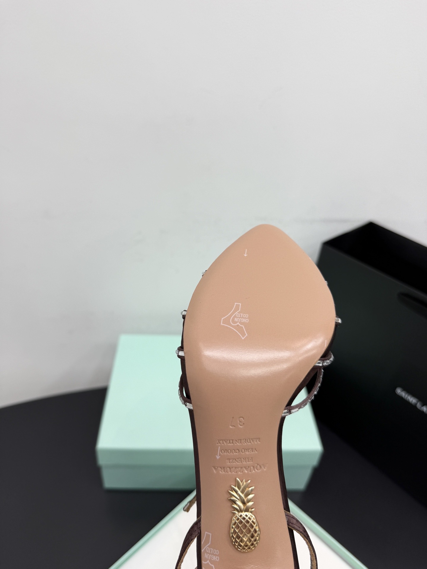 Босоножки женские Aquazzura коричневого цвета