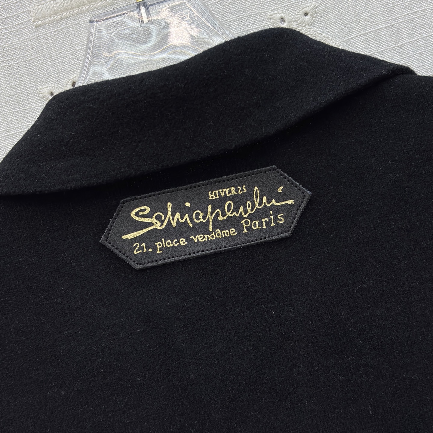 Платье женское Schiaparelli с декоративной застёжкой «глаз» чёрного цвета