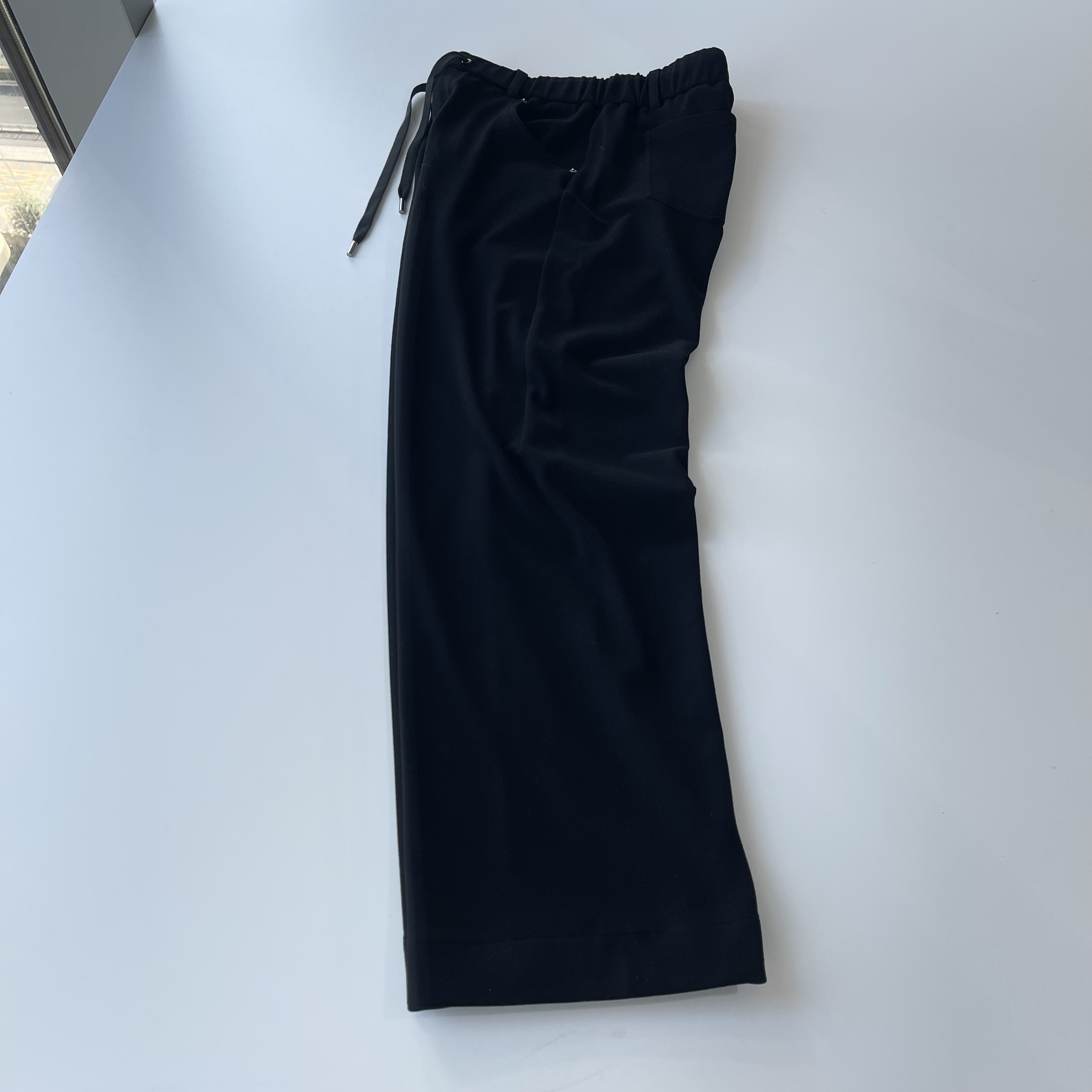 Брюки мужские в стиле Brunello Cucinelli свободного прямого кроя из плотной шерсти чёрного цвета