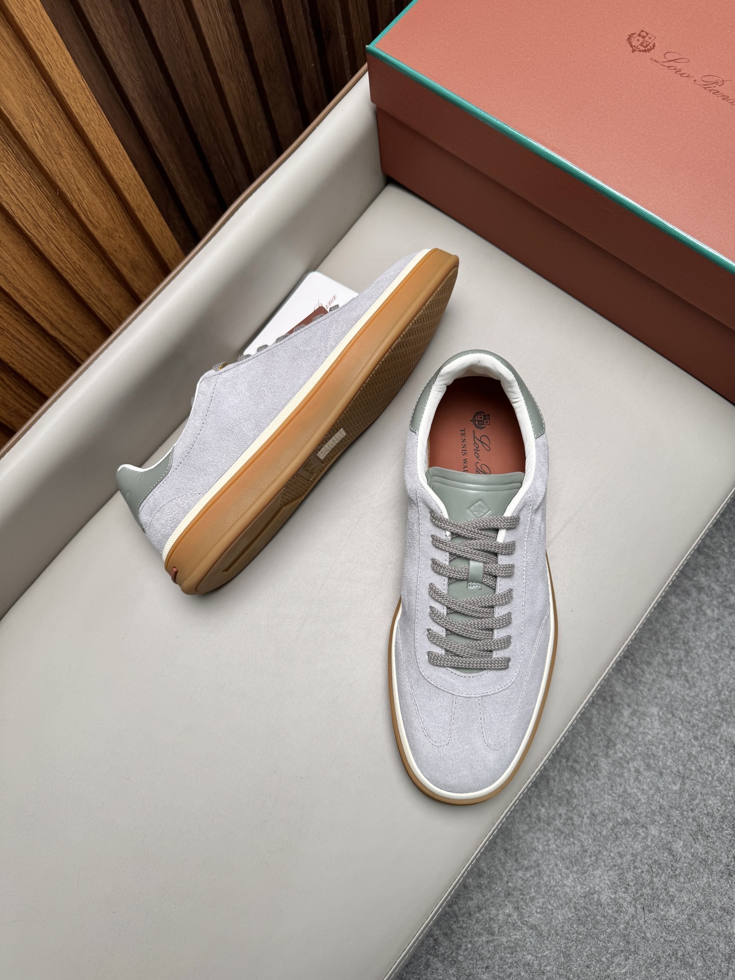 Кроссовки мужские в стиле Loro Piana светло-серого цвета