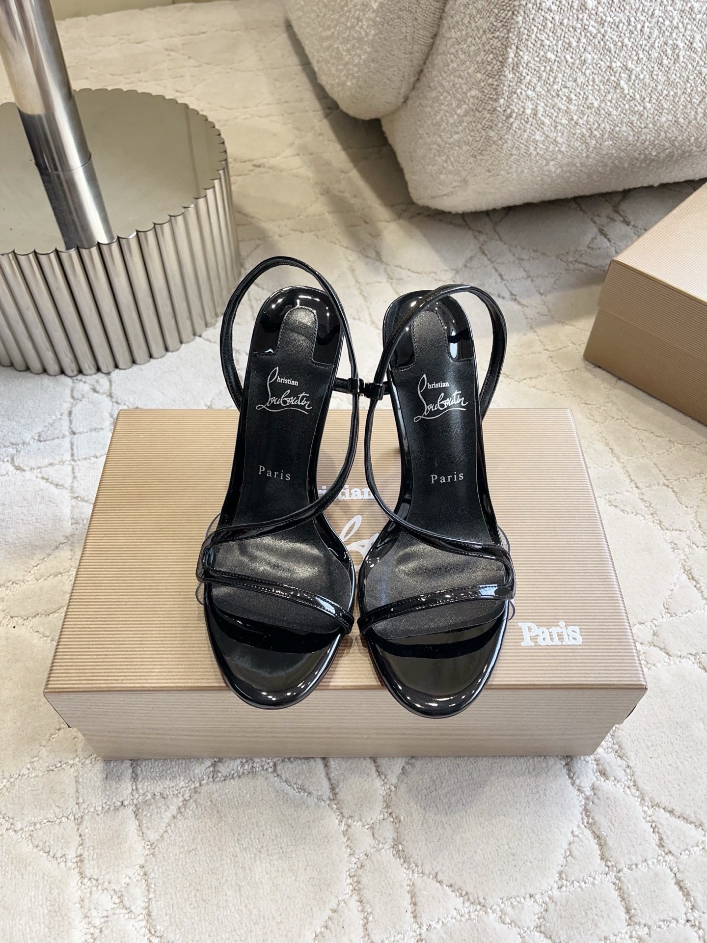 Босоножки женские в стиле Christian Louboutin So Kate черного цвета