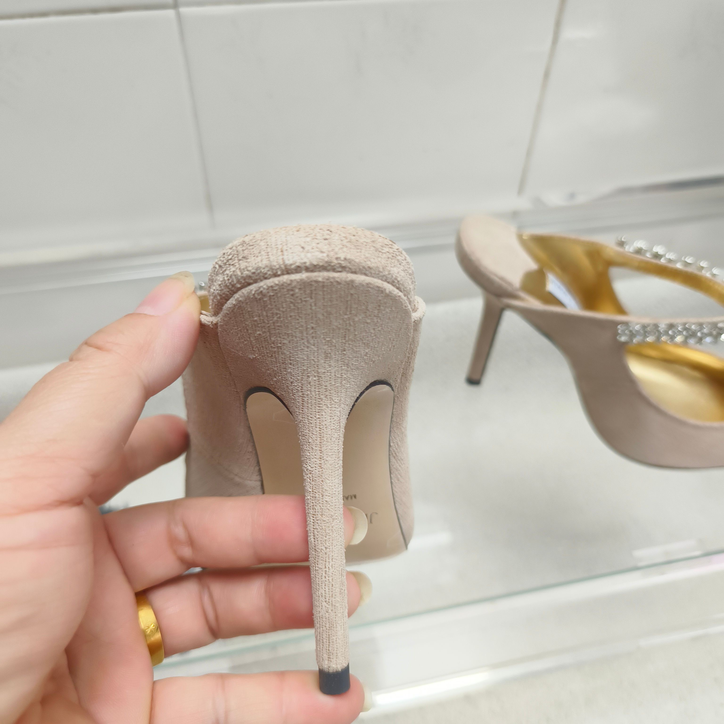 Мюли женские в стиле Jimmy Choo Bing Pump бежевого цвета