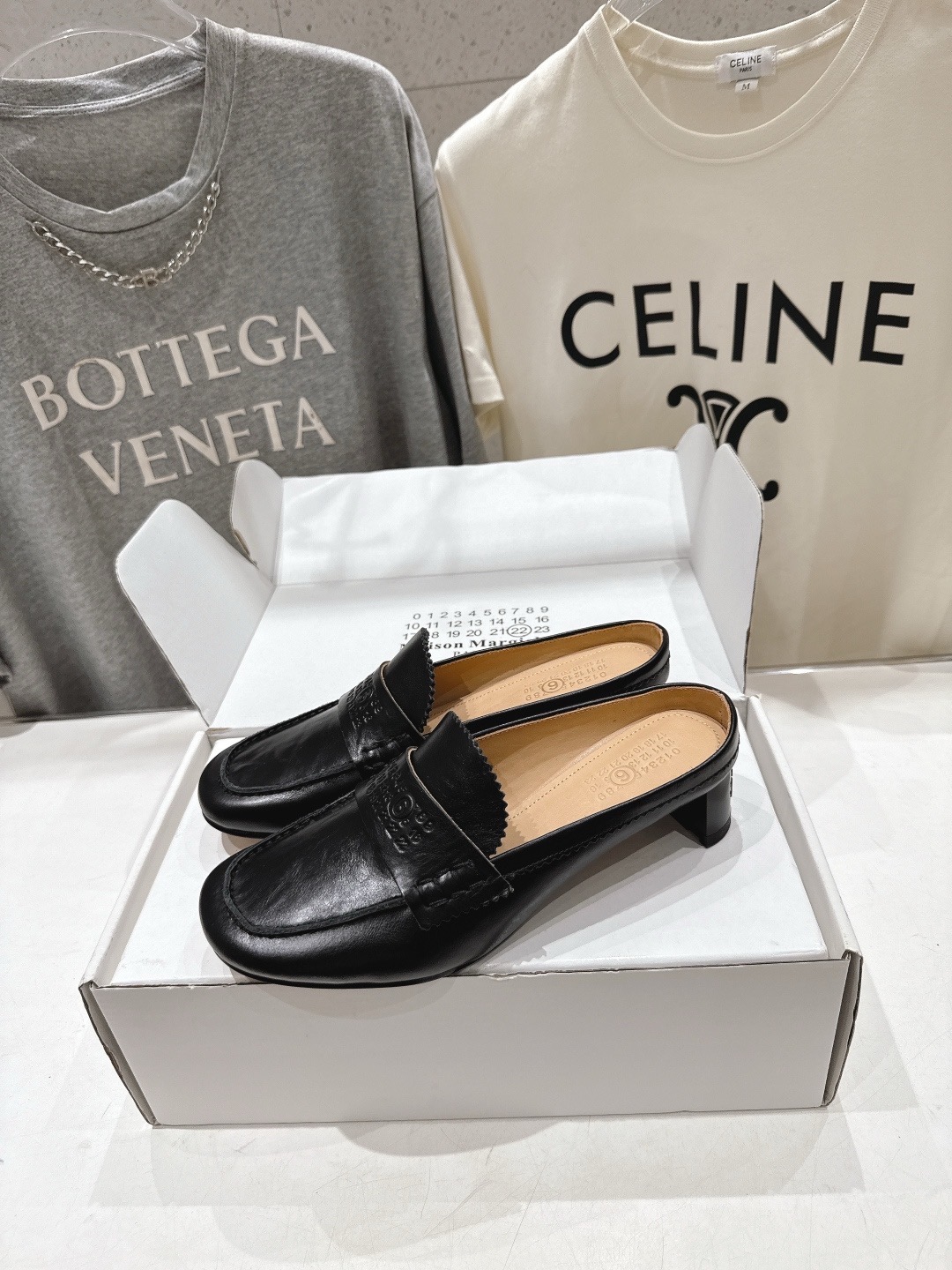 Мюли-лоферы женские MM6 Maison Margiela чёрного цвета