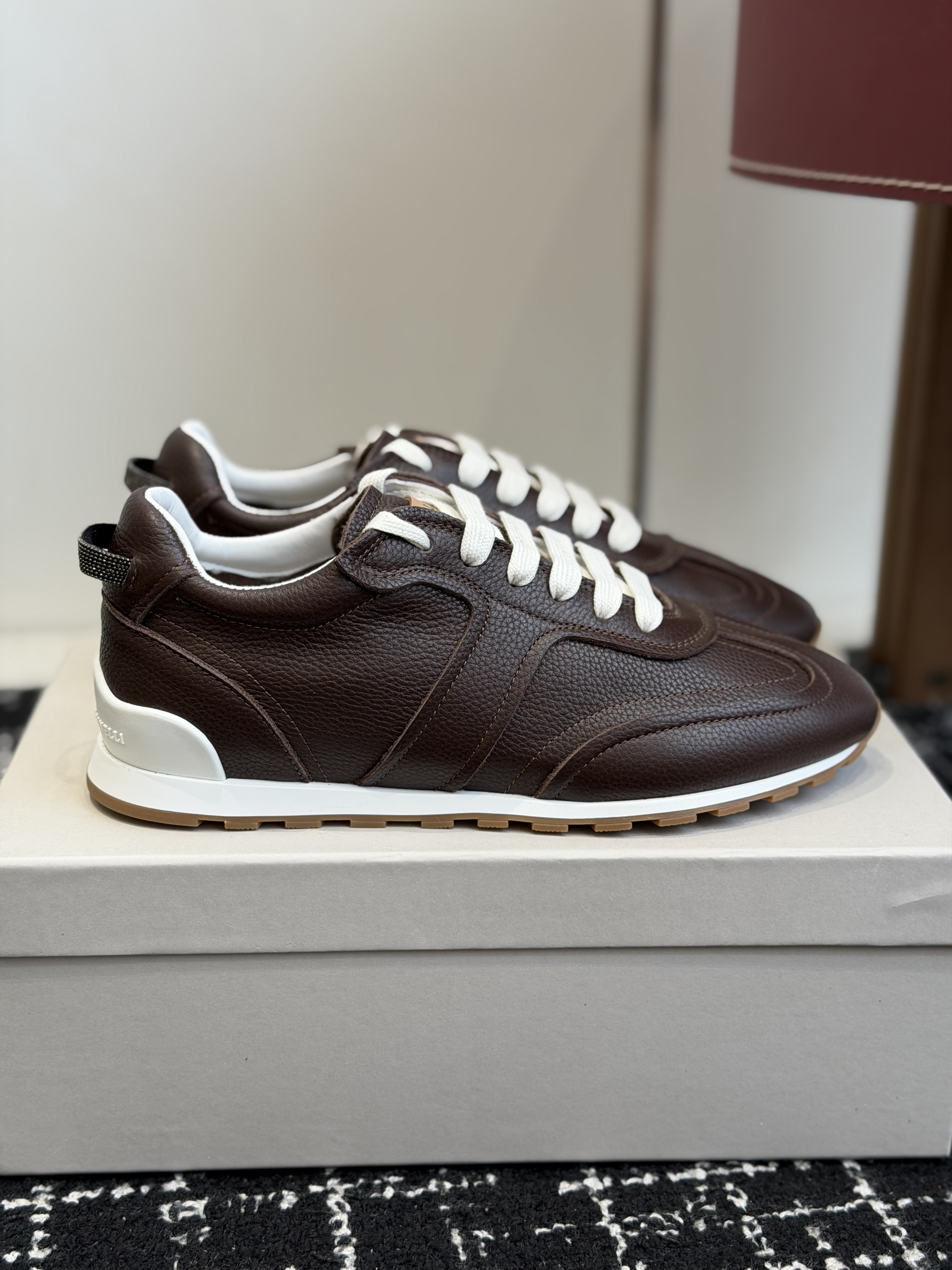 Кроссовки женские в стиле Brunello Cucinelli коричневого цвета