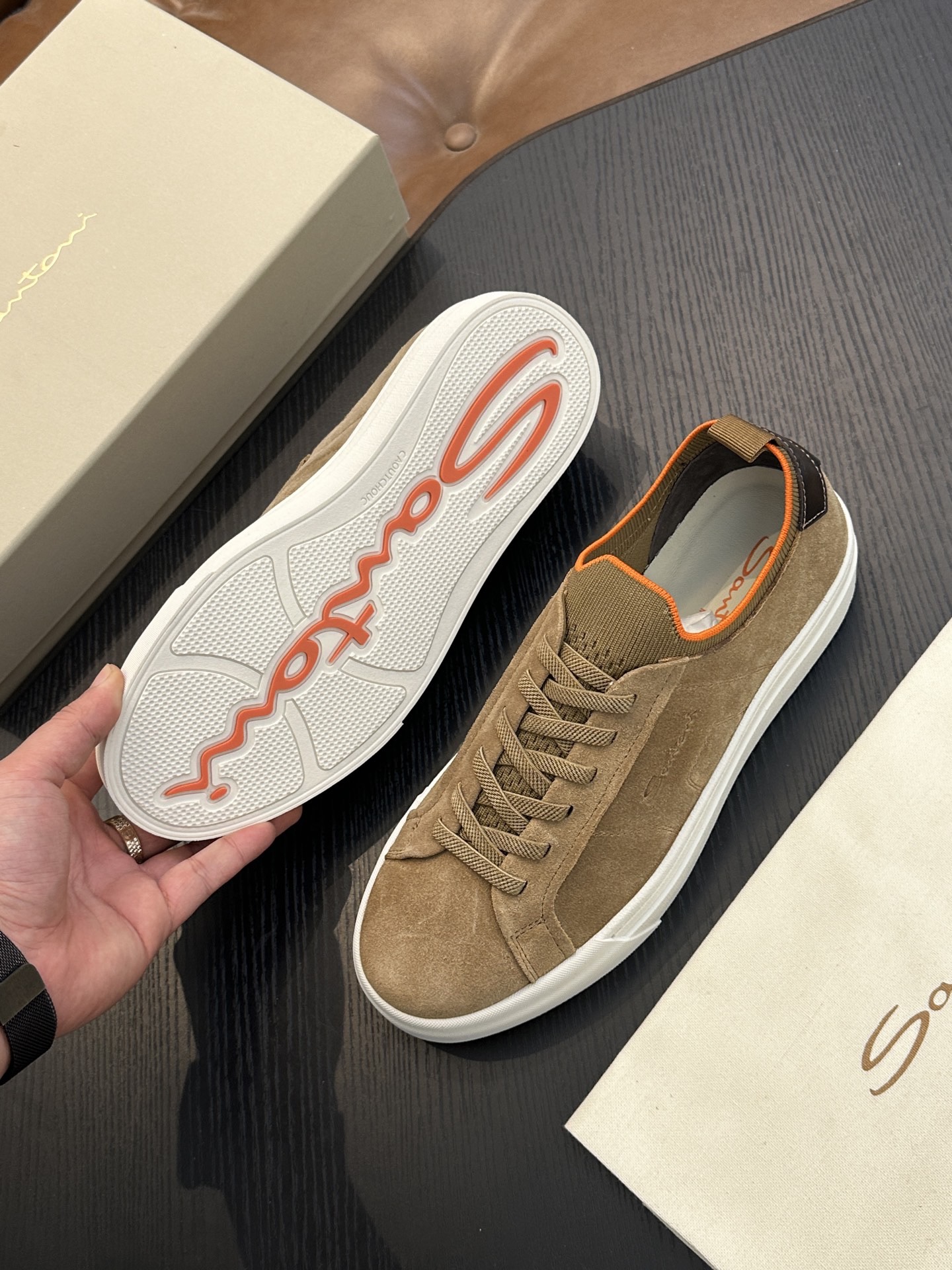 Кроссовки мужские в стиле Santoni из натуральной зернистой кожи бежевого цвета