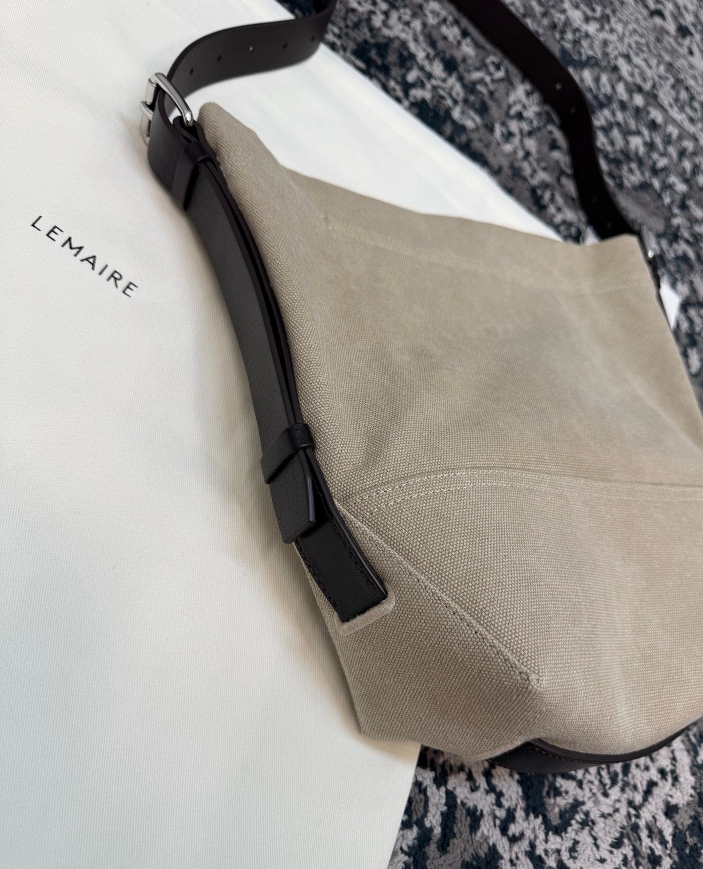 Сумка женская в стиле Lemaire Small Tote серо-бежевого цвета 