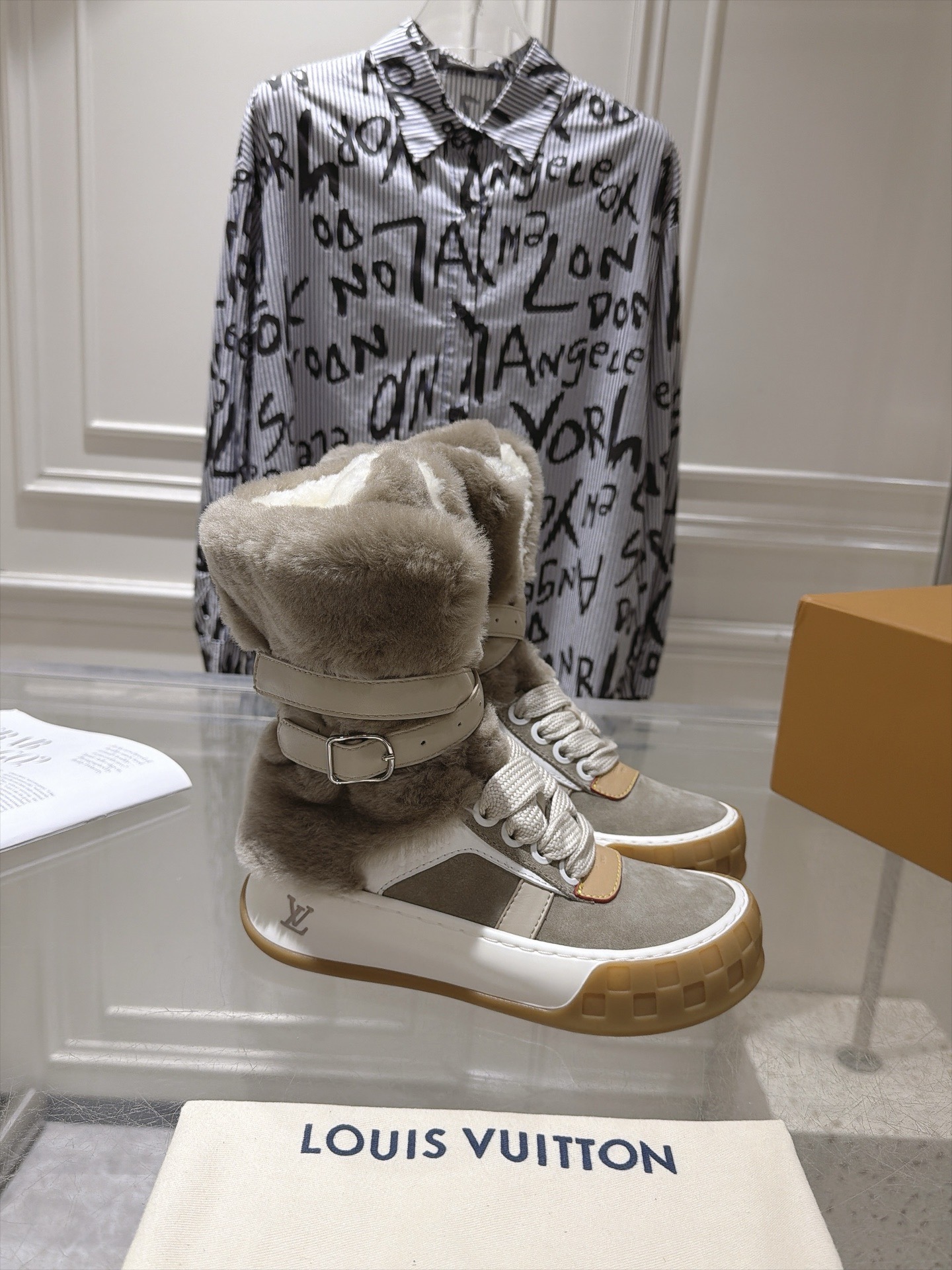 Ботинки Louis Vuitton LV Cloud Lace-Up Ankle Boot Sneaker бежевого цвета