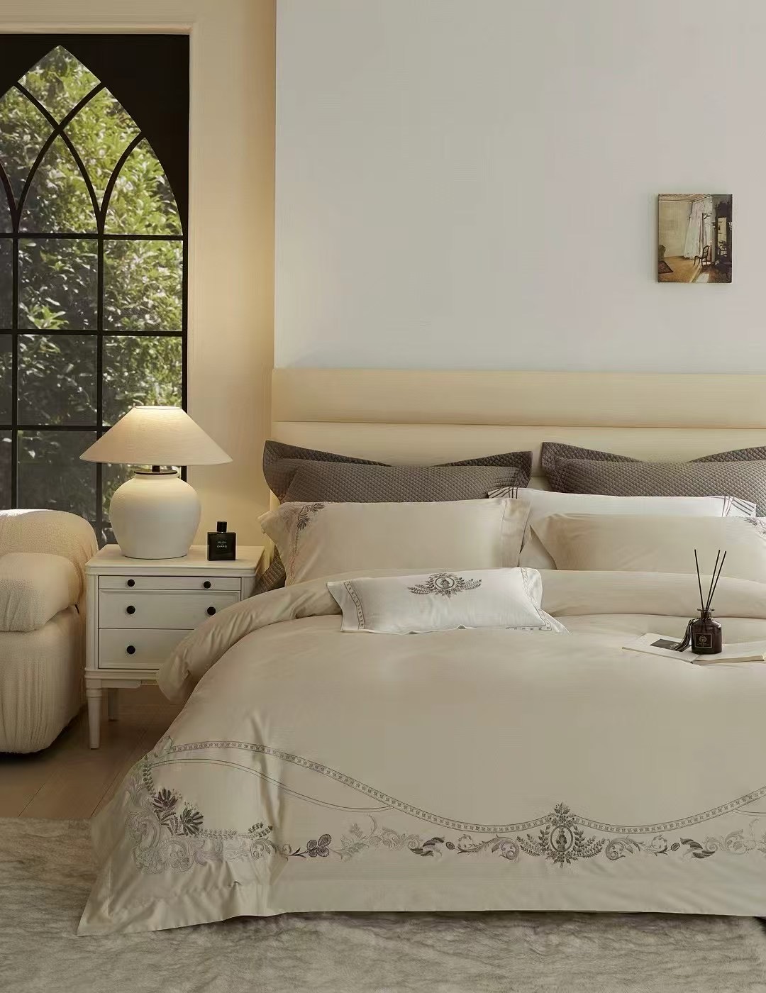 Комплект постельного белья в стиле Blumarine с вышивкой сатин люкс 100% хлопок кремовый (Евро)