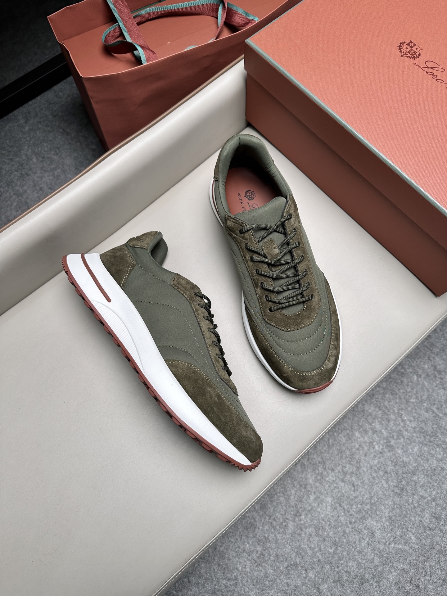 Кроссовки мужские в стиле Loro Piana оливкового цвета