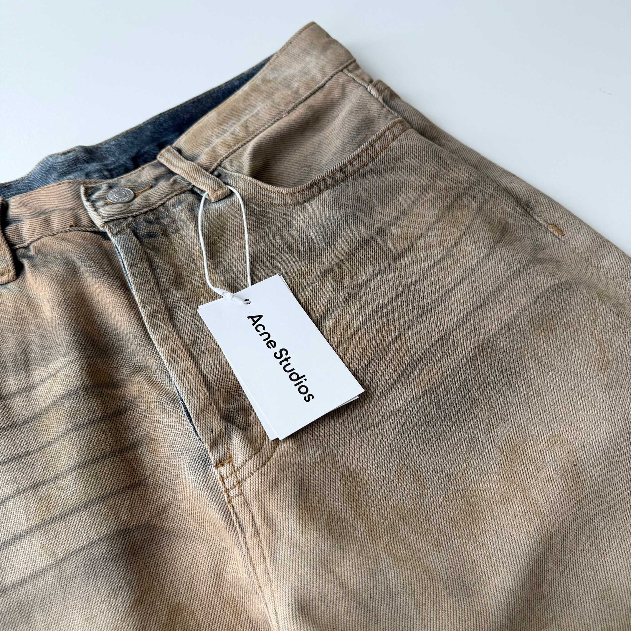 Джинсы мужские в стиле Acne Studios прямого кроя бежевого цвета с эффектом состаривания