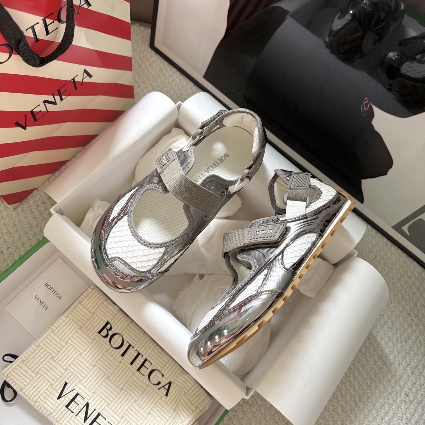 Кроссовки женские Bottega Veneta Orbit Flash серебристого цвета