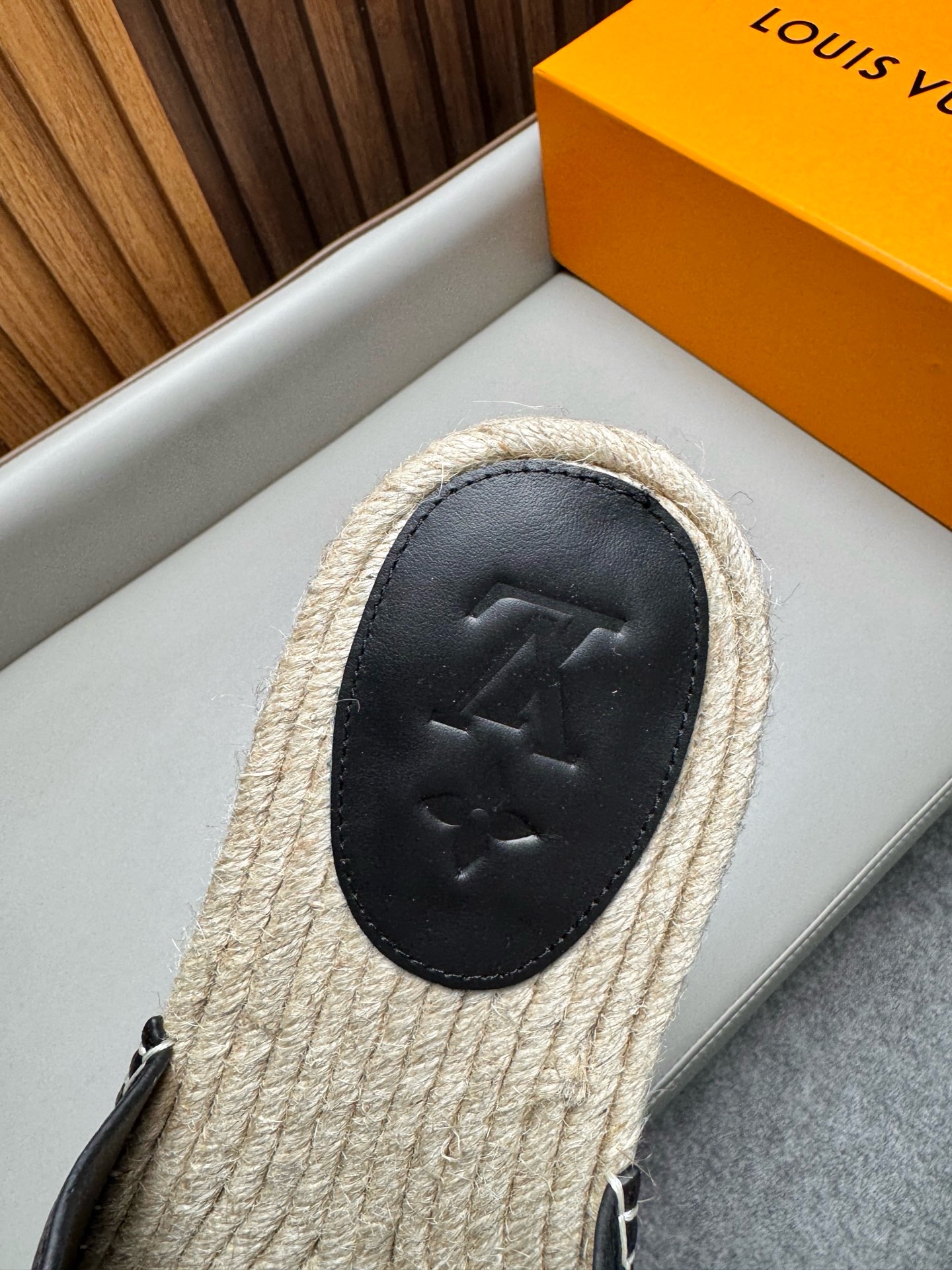 Шлёпанцы мужские Louis Vuitton черного цвета