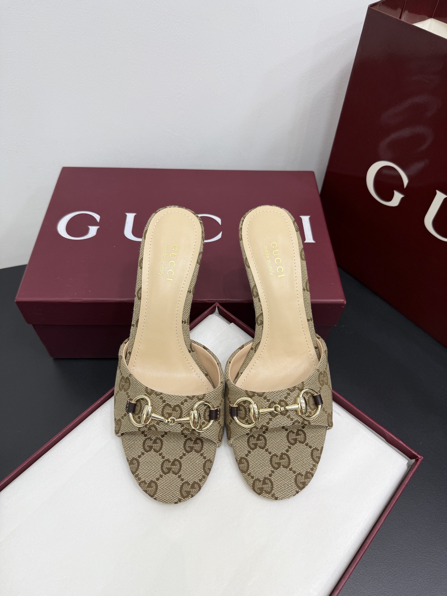 Мюли женские в стиле Gucci Horsebit бежевого цвета