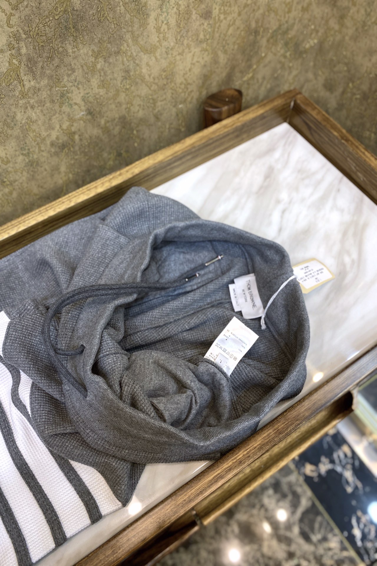 Костюм мужской в стиле Thom Browne спортивный серого цвета (худи на молнии / свитшот + брюки)