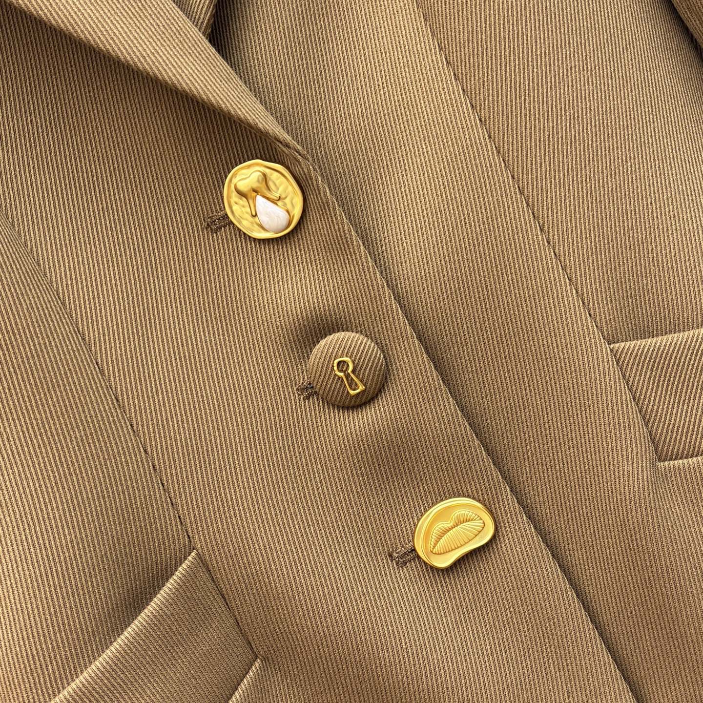 Жакет женский Schiaparelli укороченный коричневого цвета