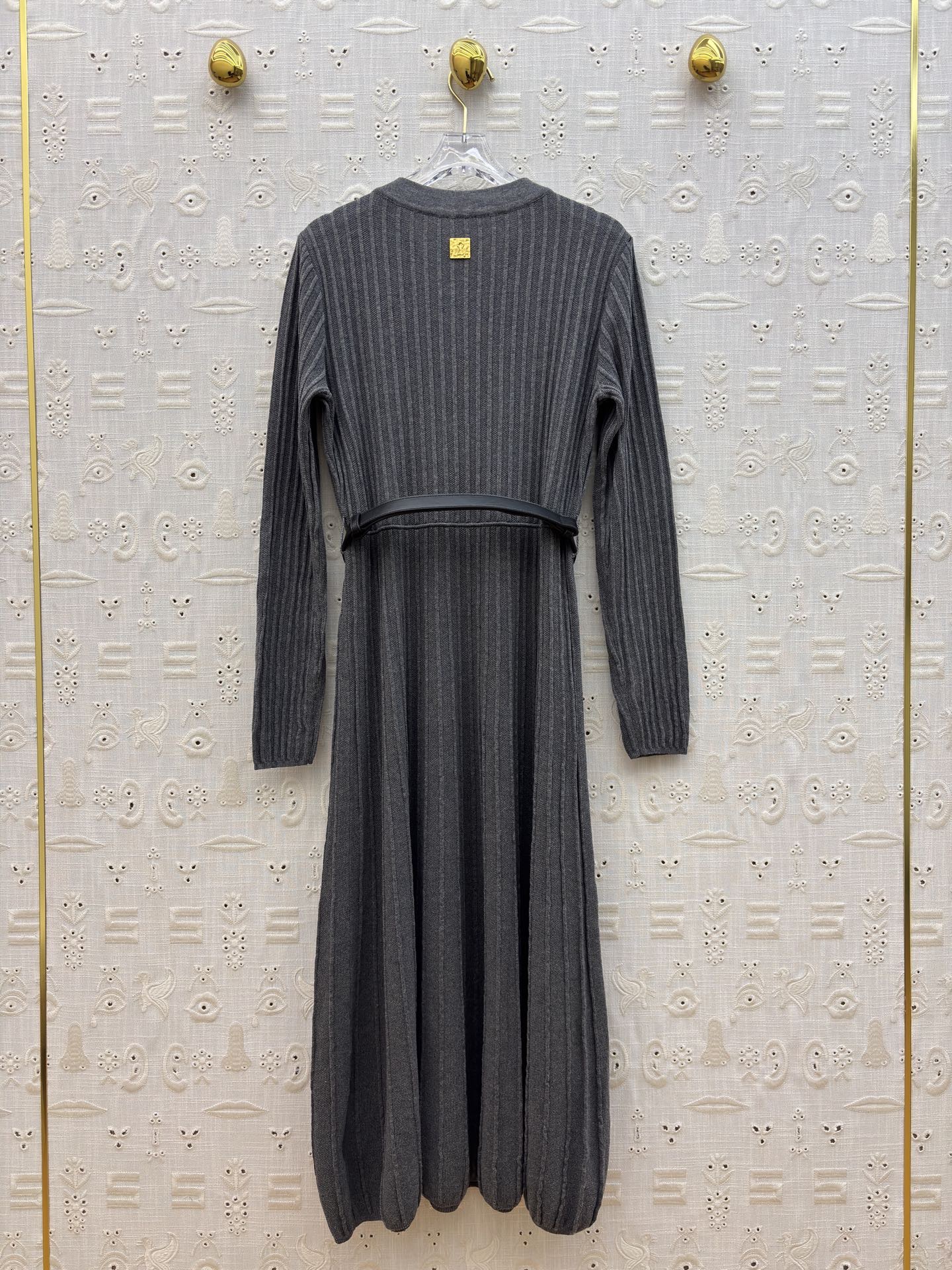 Платье женское Schiaparelli с V-образным вырезом серого цвета